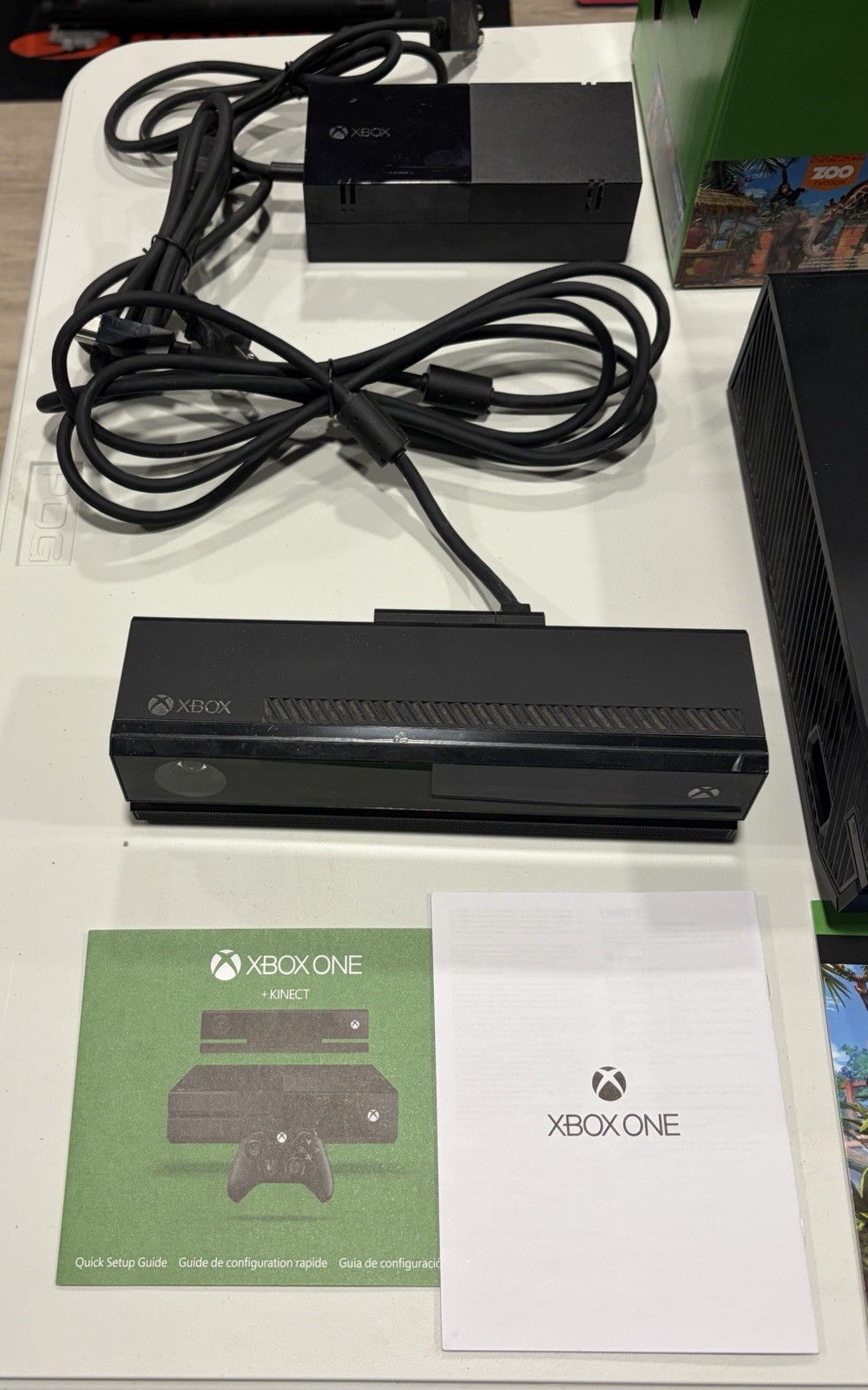 Microsoft Xbox One Console Bundle w/ Kinect, Controllers, Original Box & Inserts