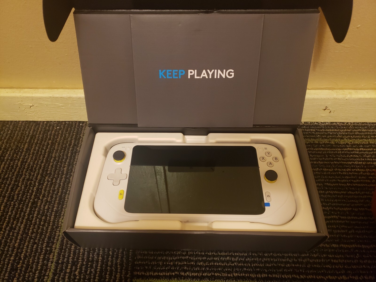 Logitech G Cloud Gaming Handheld , Portable Gaming Console