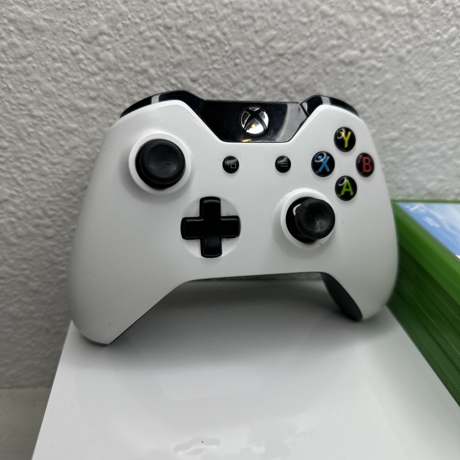 Microsoft White Xbox One (1540) 500GB Console, Controller & Games Only – Used