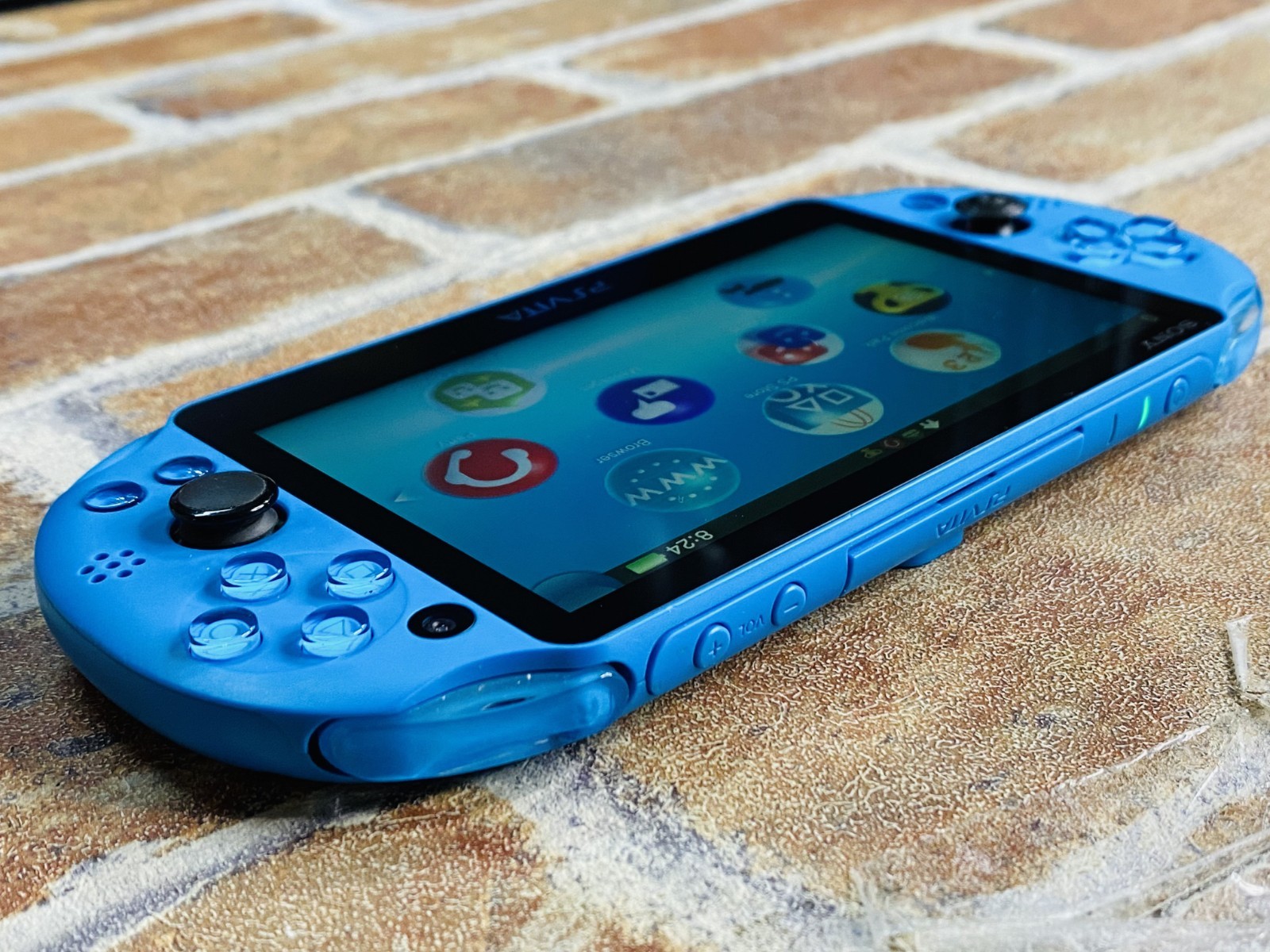 PS Vita PCH-2000 ZA23 Aqua Blue SONY PlayStation Japan 8GB Charger No.2