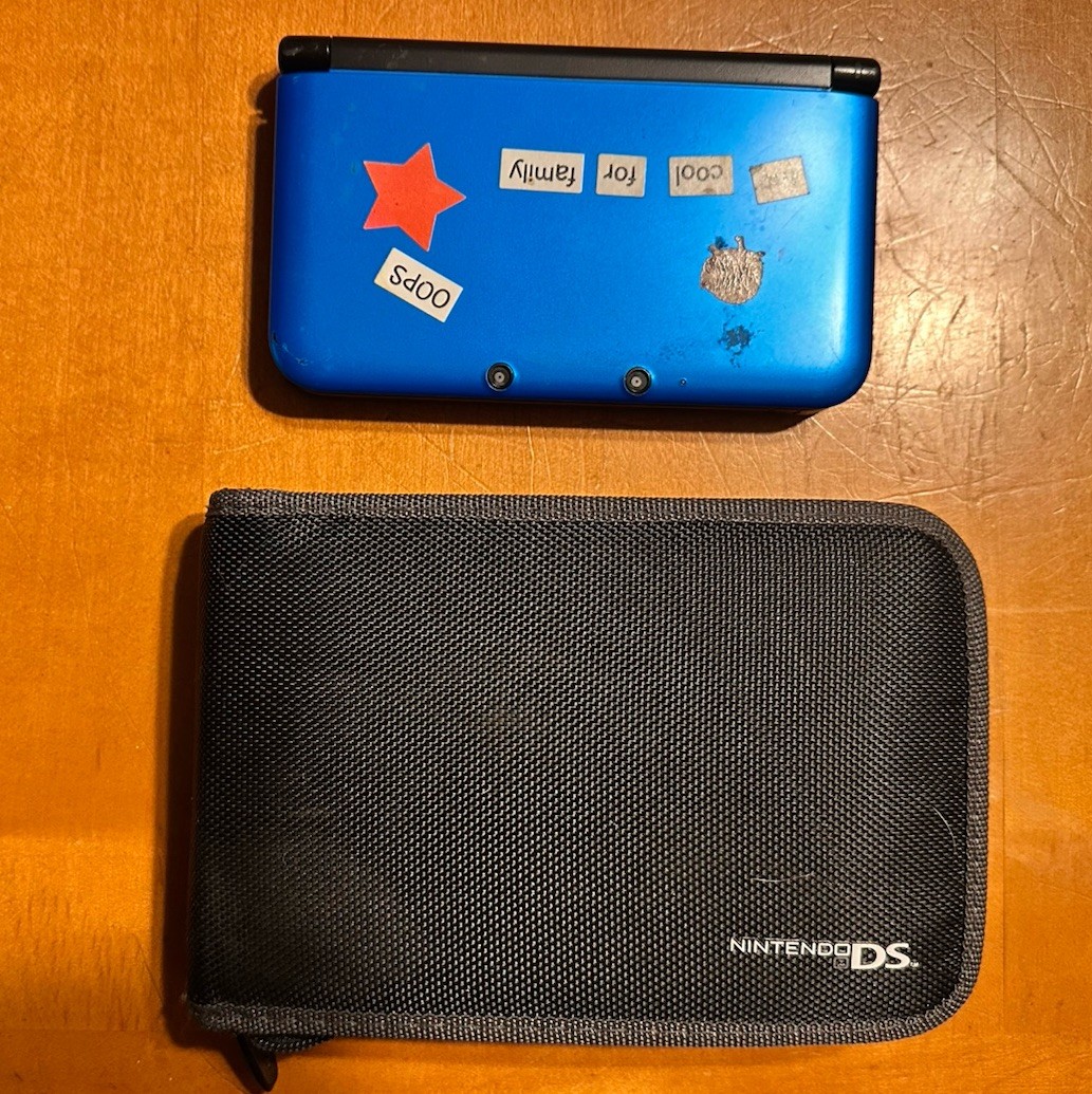 Nintendo 3DS XL Console+ Carrying Case – Game Not Included -Tested – No Charger