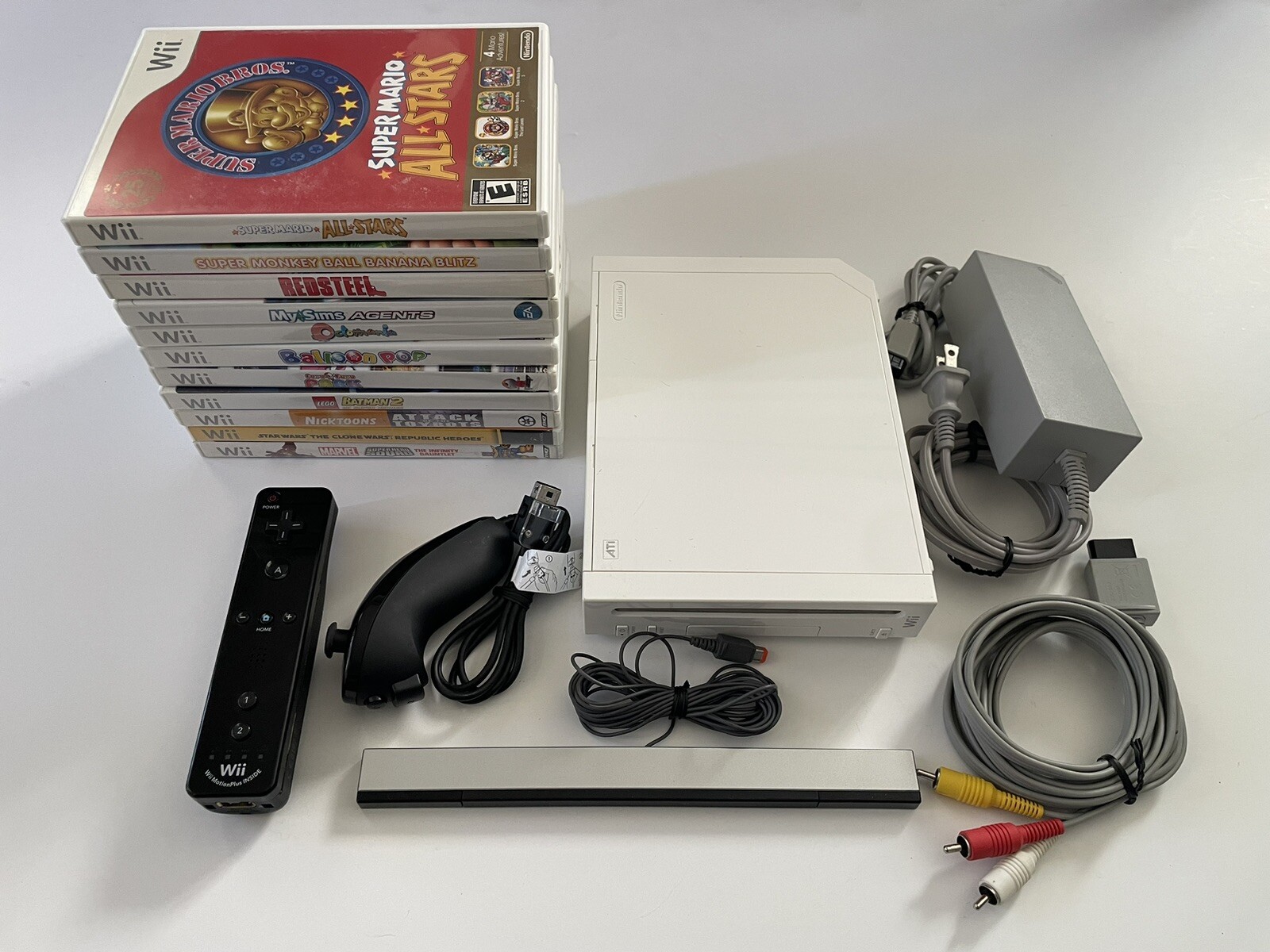 Nintendo Wii Video Game Console Bundle RVL-001 White with 11 Games TESTED