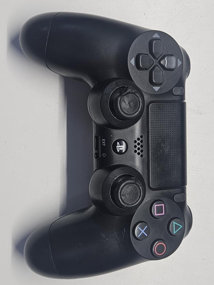 SONY PLAYSTATION 4 PRO W/ACCS (P14026616)