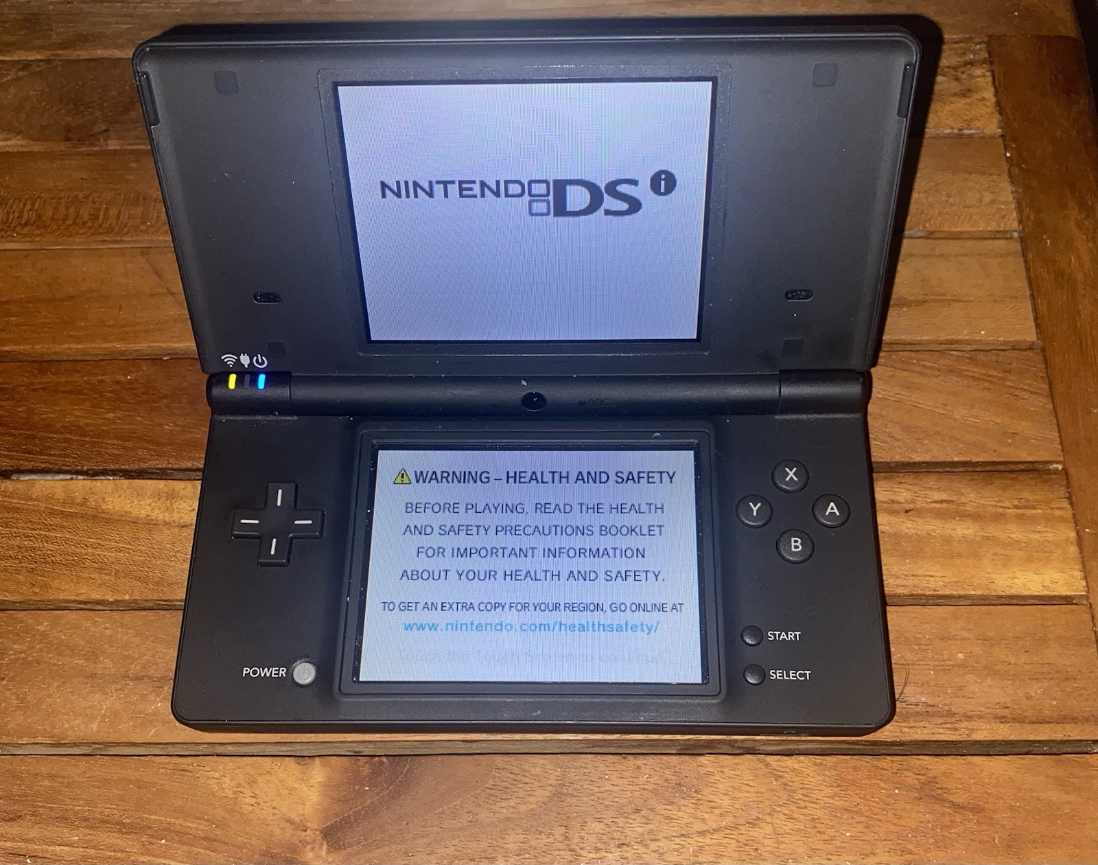 Nintendo DSi (Black), Comes with 3 Games, and Charger(Please Read)