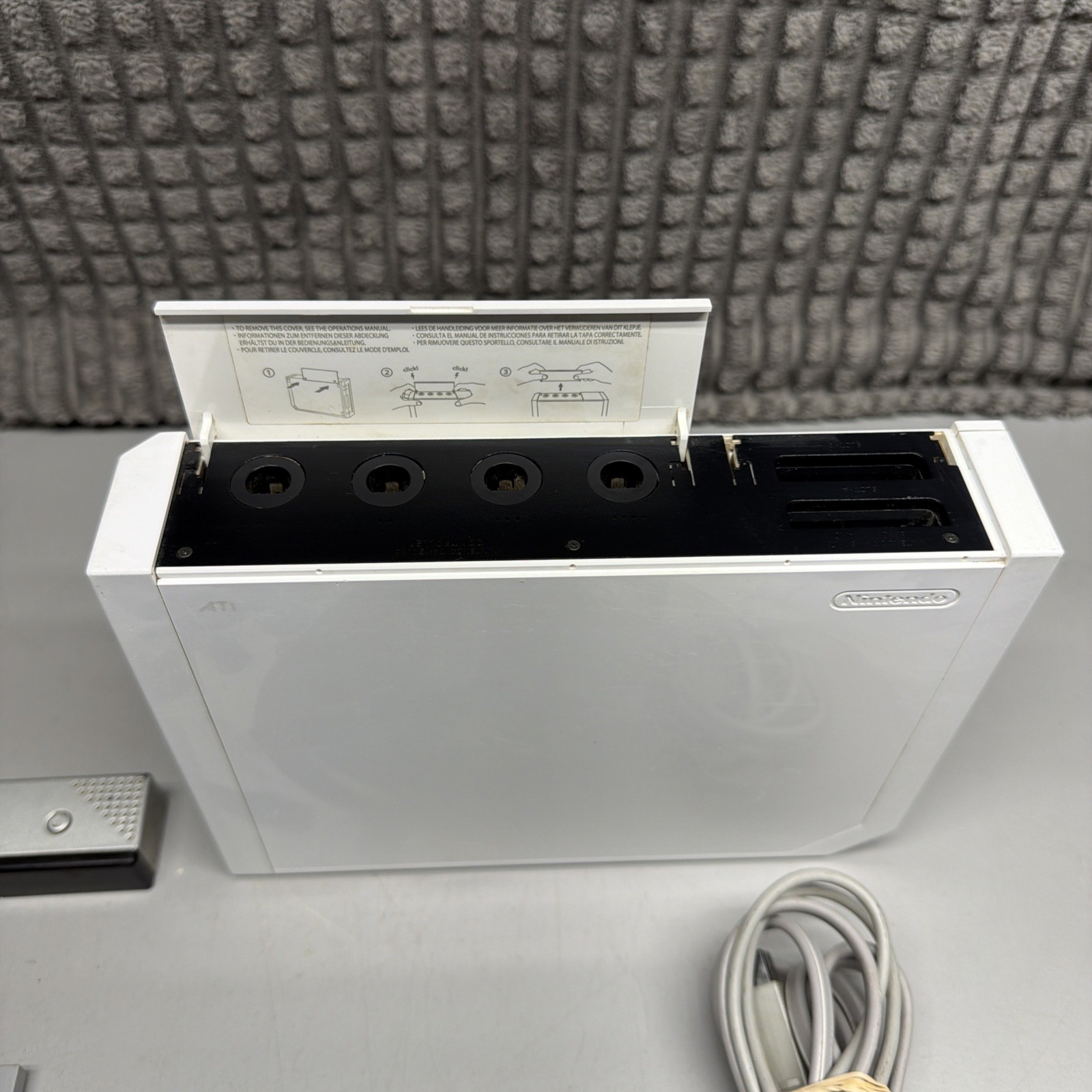 Nintendo Wii Game Console RVL-001 Bundle, White , 2 Controllers 2 Games HDMI Adp
