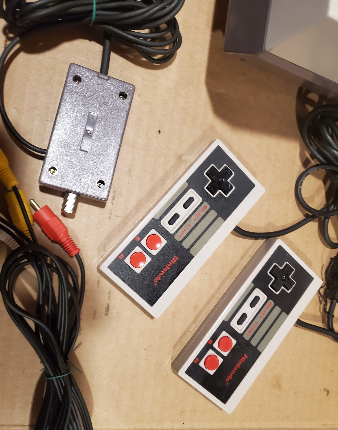 Nintendo NES Action Set Home Console – Tested Working + contrioller zapper game