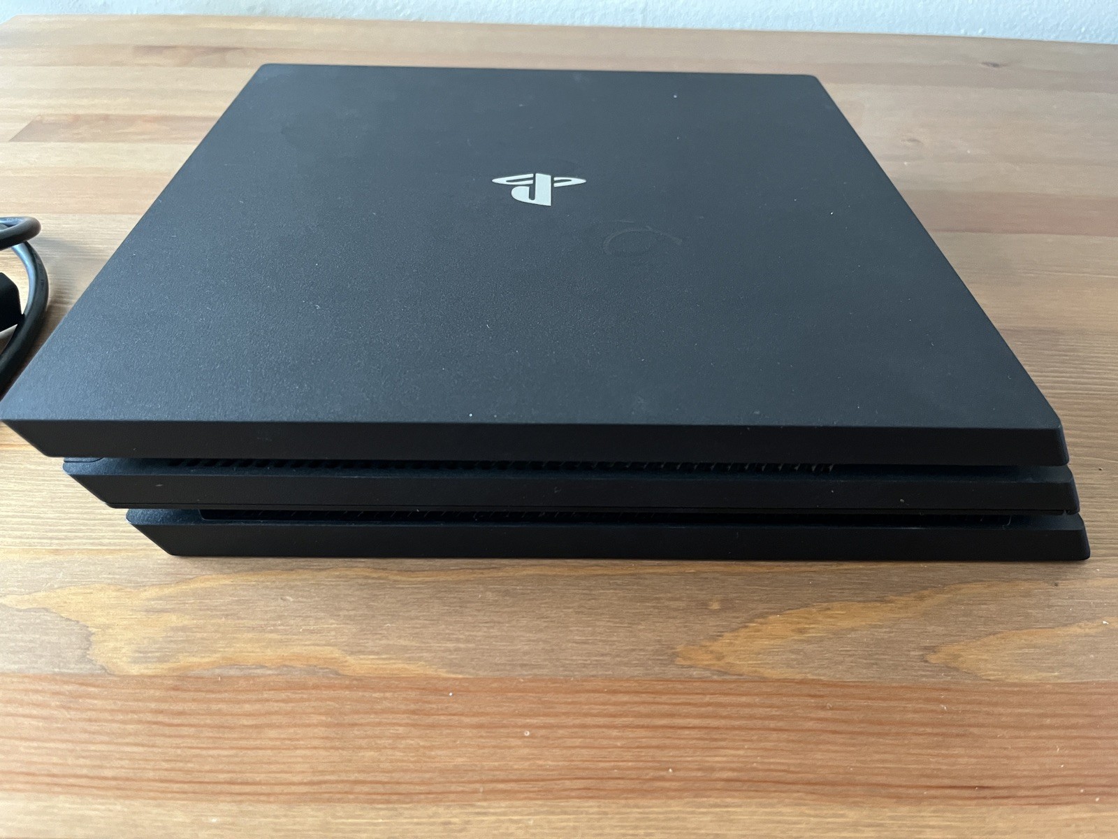 Sony PlayStation 4 PS4 Pro 1TB Console Only – CUH-7015B – Black – Works!
