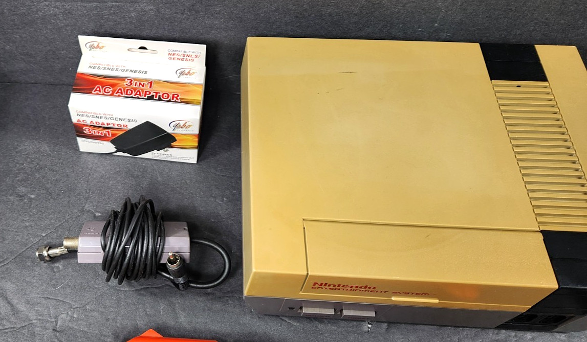 VINTAGE 1985 NINTENDO NES-001 CONTROL DECK BUNDLE MARIO GAME 2 CONTROLLERS GUN