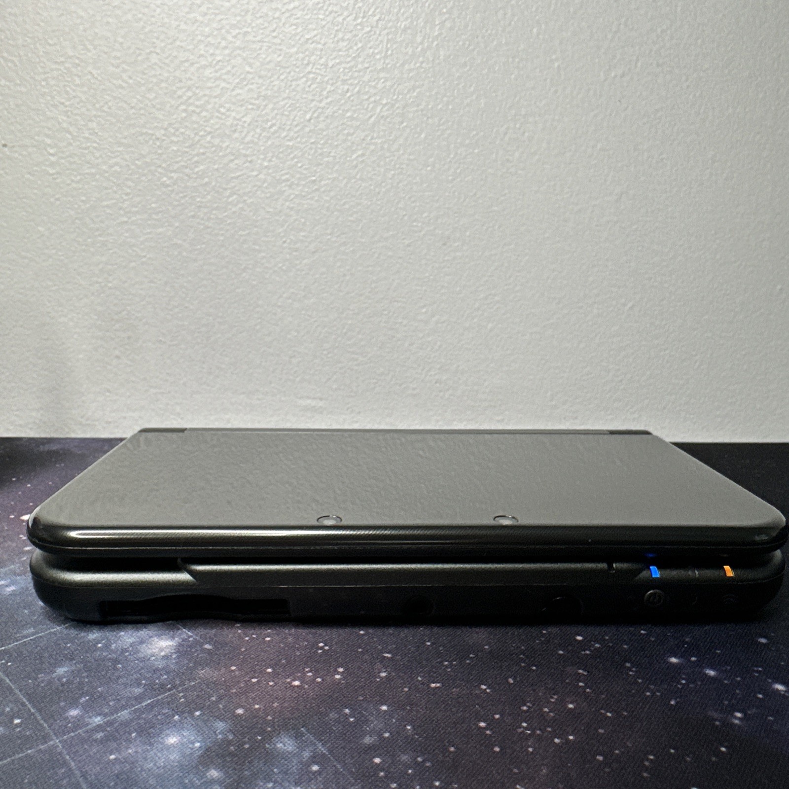 Nintendo New 3DS XL – Metallic Black – Excellent Condition – 512gb SD included