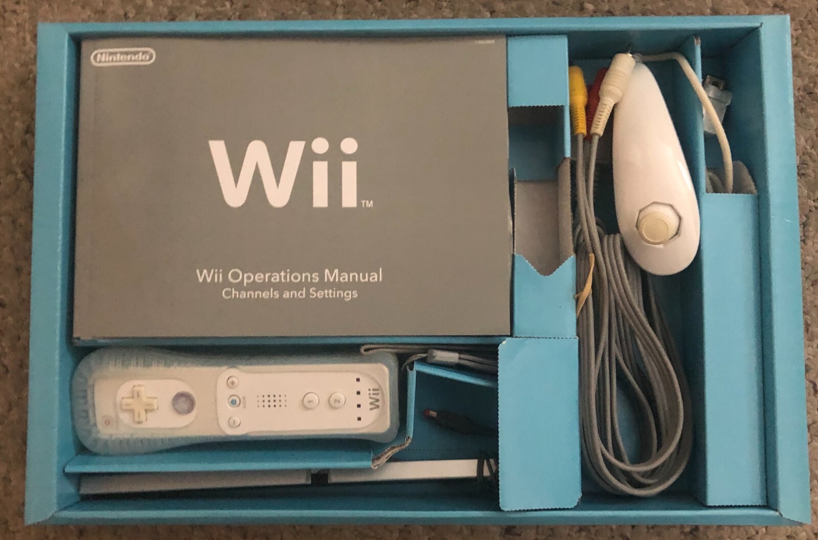 Nintendo White Wii in box with 9 classic Games