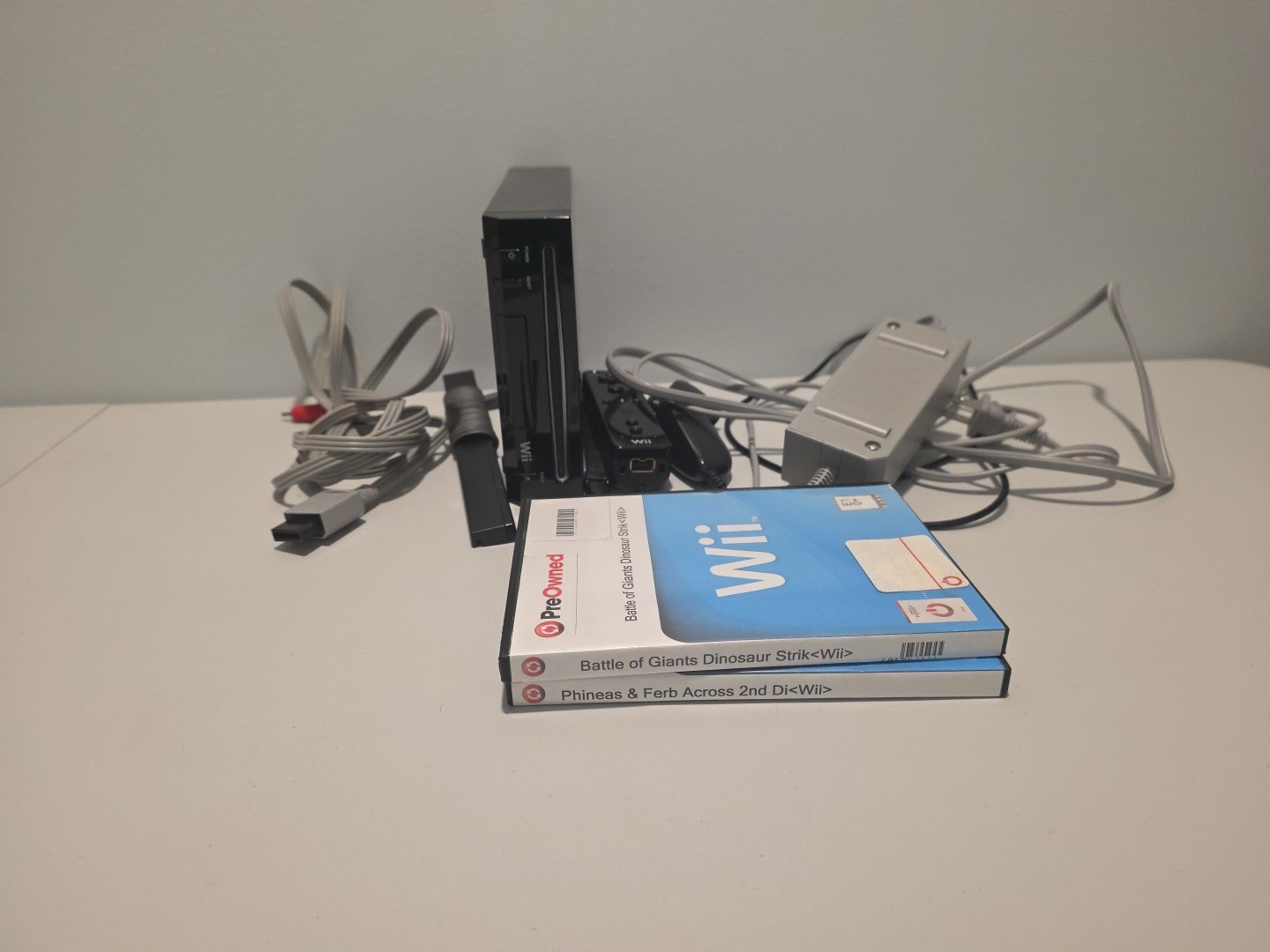 Nintendo Wii Video Game Console RVL-101 Black With 2 Games