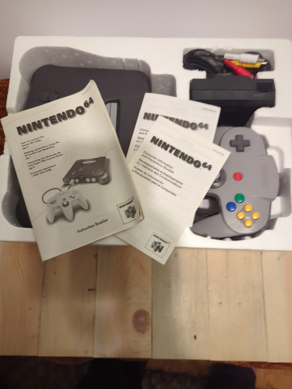Nintendo 64 Console Atomic Purple Controller Bundle in Box NUS 001, Works