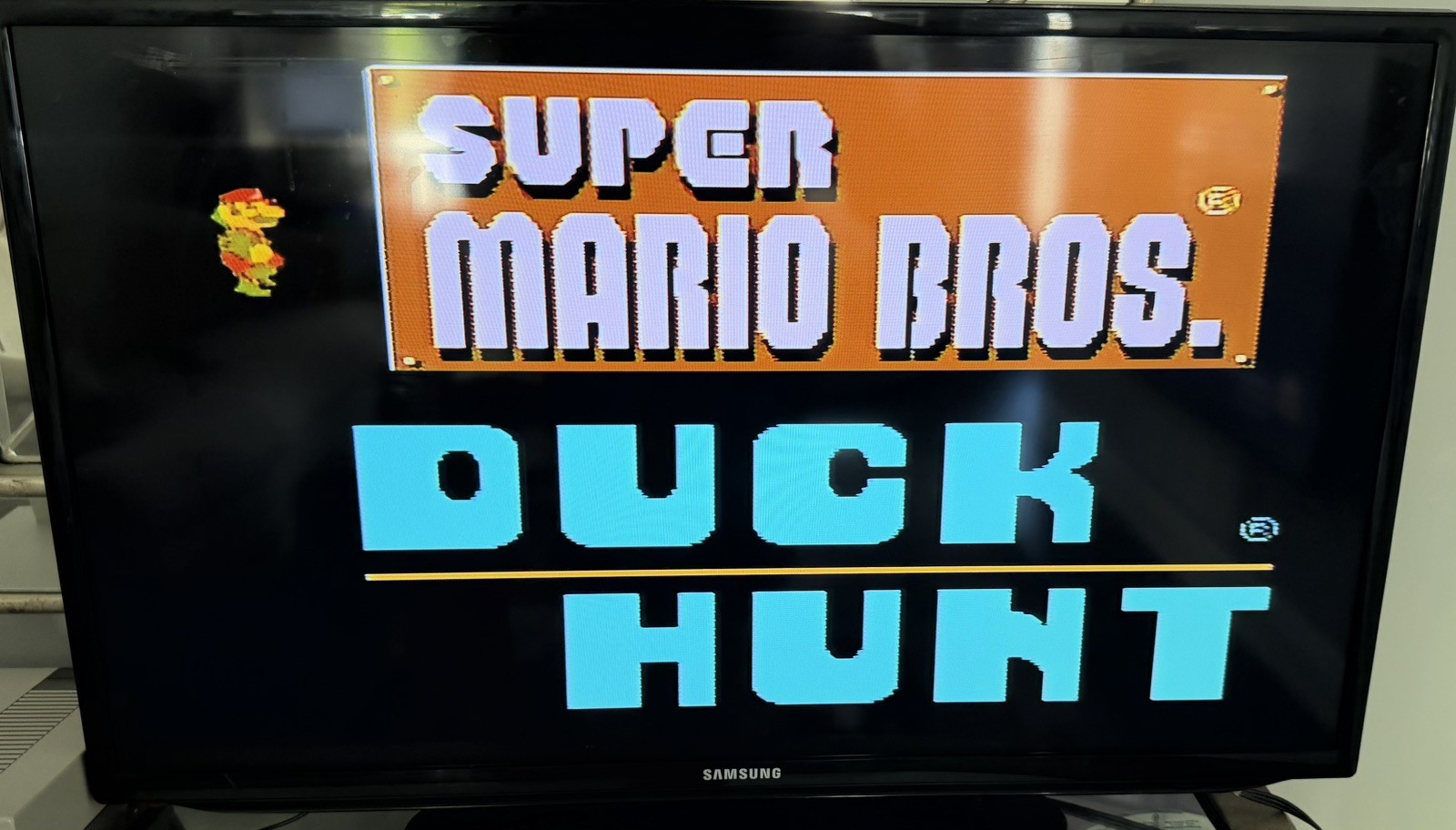 Nintendo NES Action Set CIB Tested Mario Duck Hunt Zapper Mattel Canada