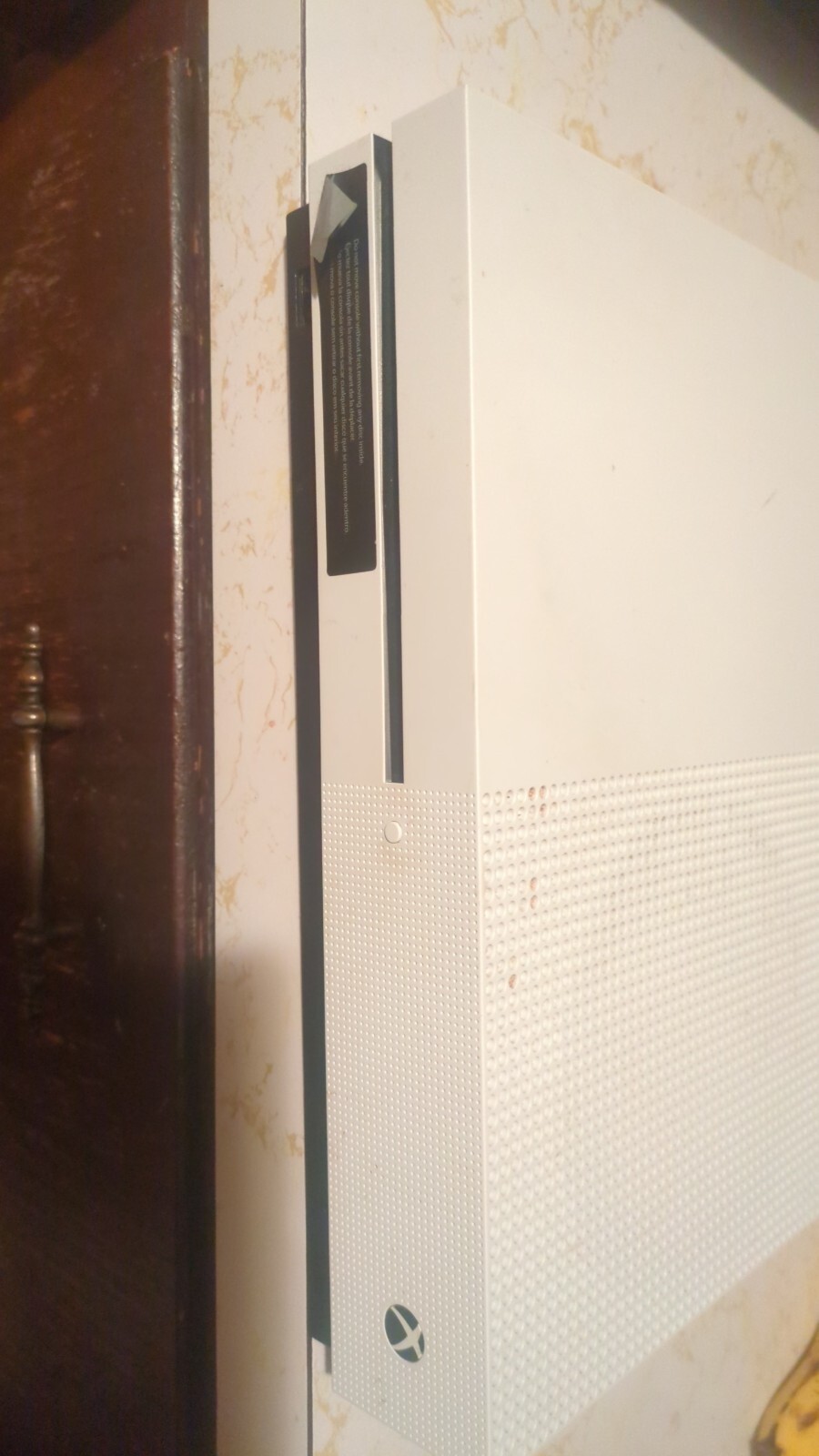 xbox 1 x white medium build, Microsoft, have regular Xbox controller to go with