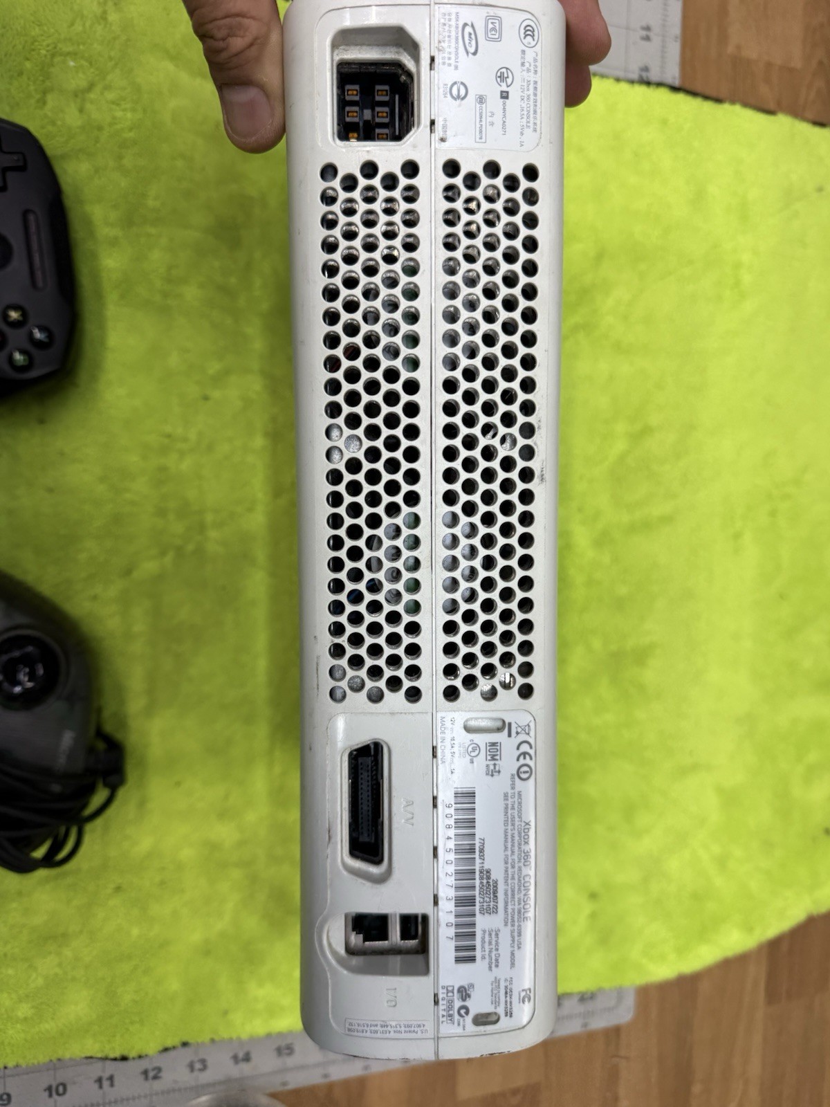 Xbox 360 Console White Worked the Last Time Unknown Condition Pics 2 Controllers