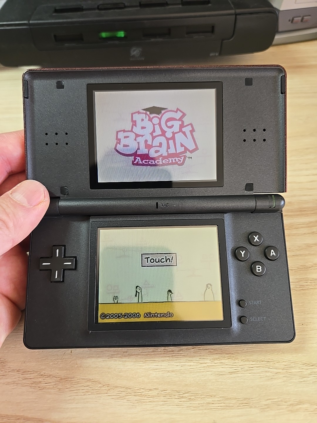 Nintendo DS Lite Crimson Handheld System – Red/Black – GBA Port NOT Working