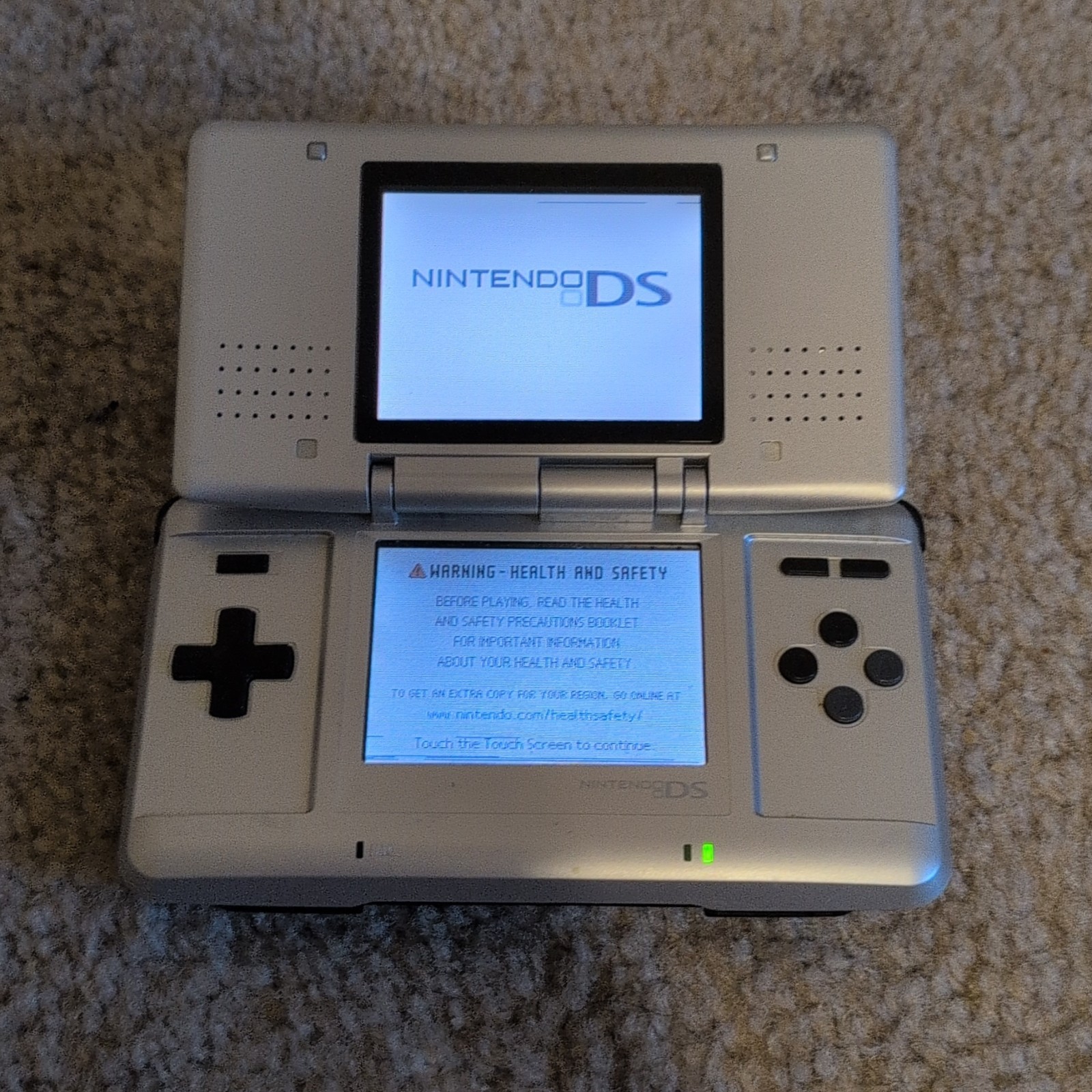 Nintendo DS Silver/Black, Scanlines On Screen, Tested, NO CHARGER NO STYLUS
