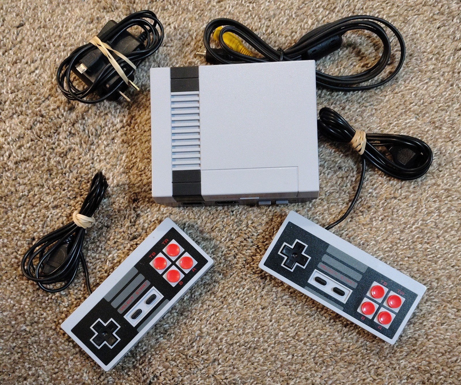 620 in 1 NES Mini Game Console – Family Computer System – Tested Working”