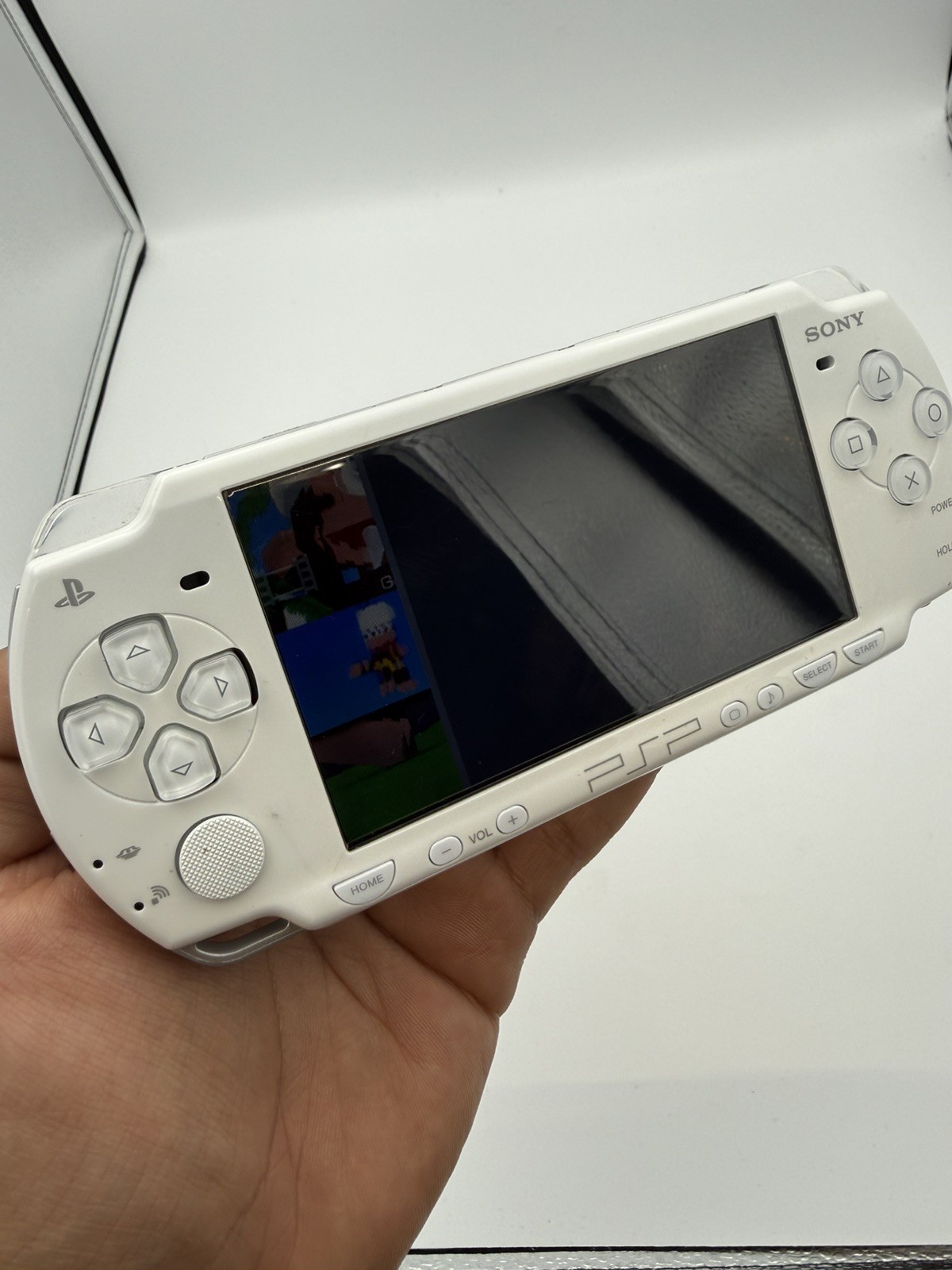 Sony PSP 2001 white Handheld Console FOR PARTS OR REPAIR (NO BATTERY) – Read