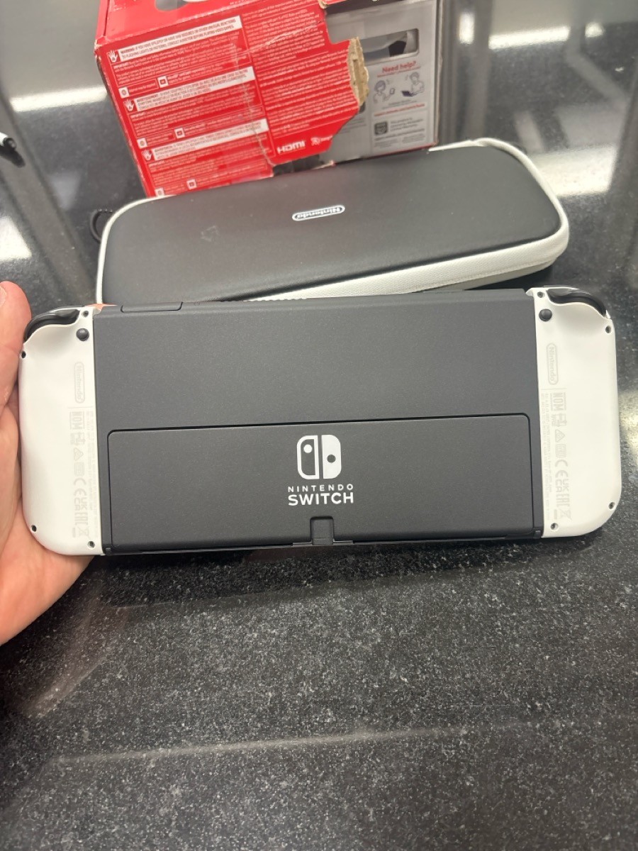 NINTENDO SWITCH HANDHELD – OLED – HAC-016 Comes with items in shown (B02102747)