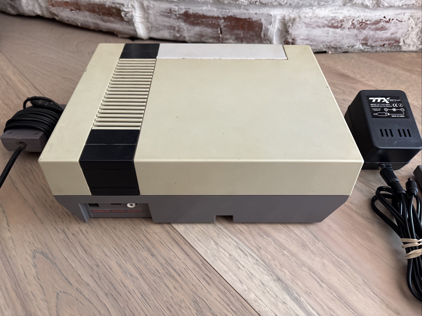 NINTENDO NES Original Console w/ 2 Games, 1 OEM Controller, Cords, WORKS
