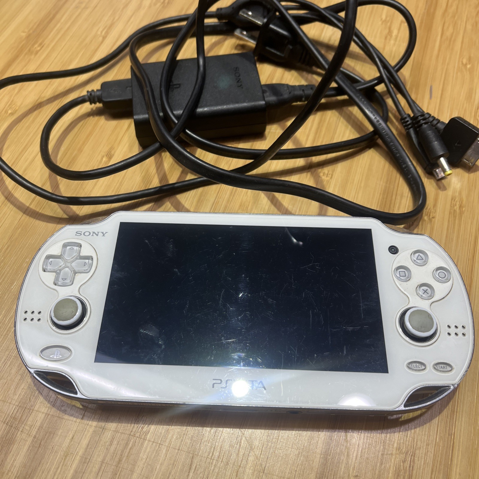 Sony PS Vita Pch 1001 White No Memory Card Working
