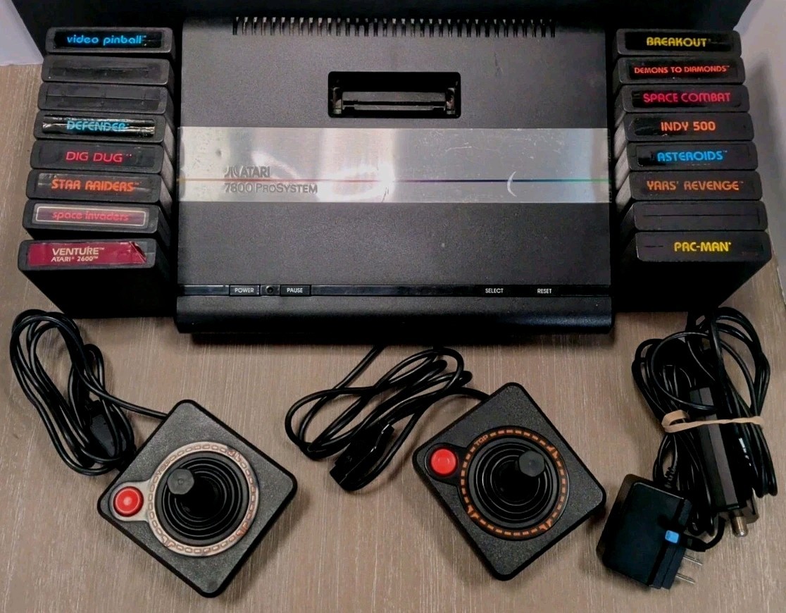 Atari 7800 ProSystem Console • (2) 2600 Controllers + Games • Tested + Working!