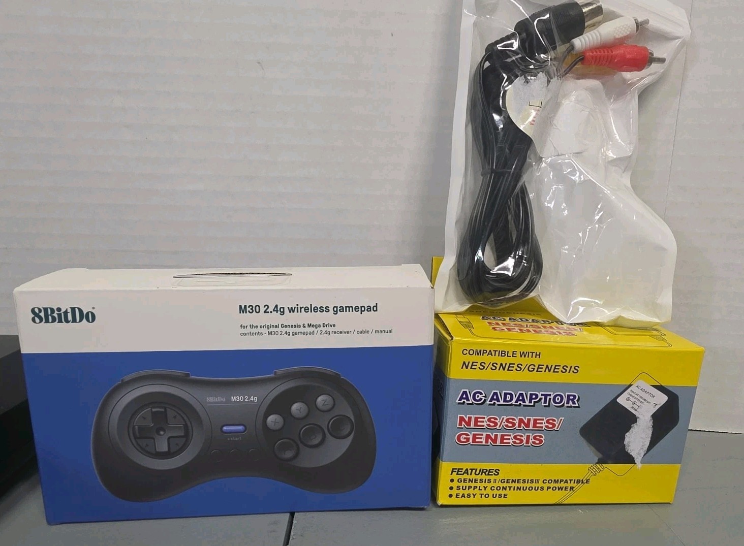 Sega Genesis System Model 1601 16 Bit Console Bundle – Works w/ Wireless Gamepad