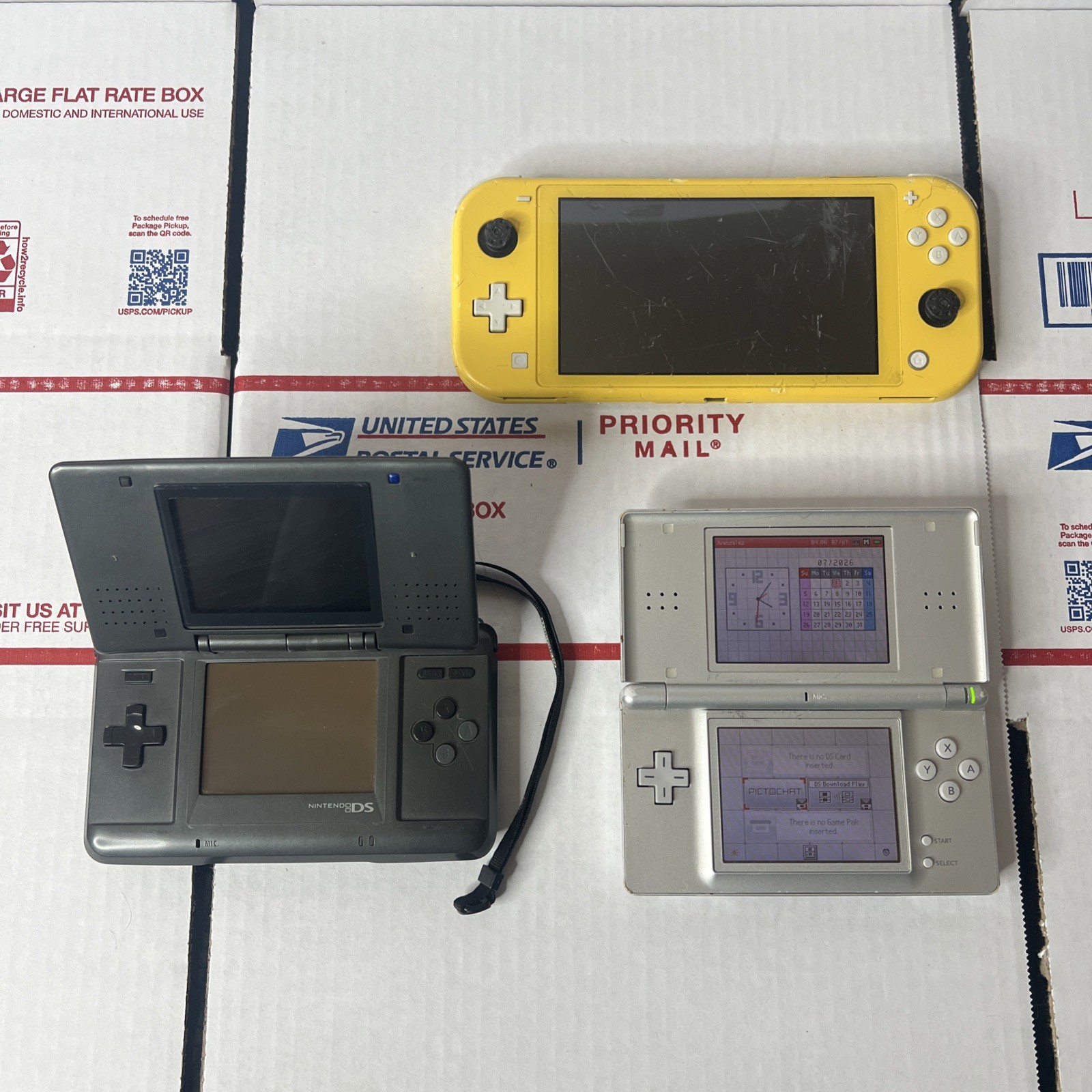 Nintendo Switch Lite & 2 Nintendo DS Lite Handheld Consoles *AS IS -PARTS -READ