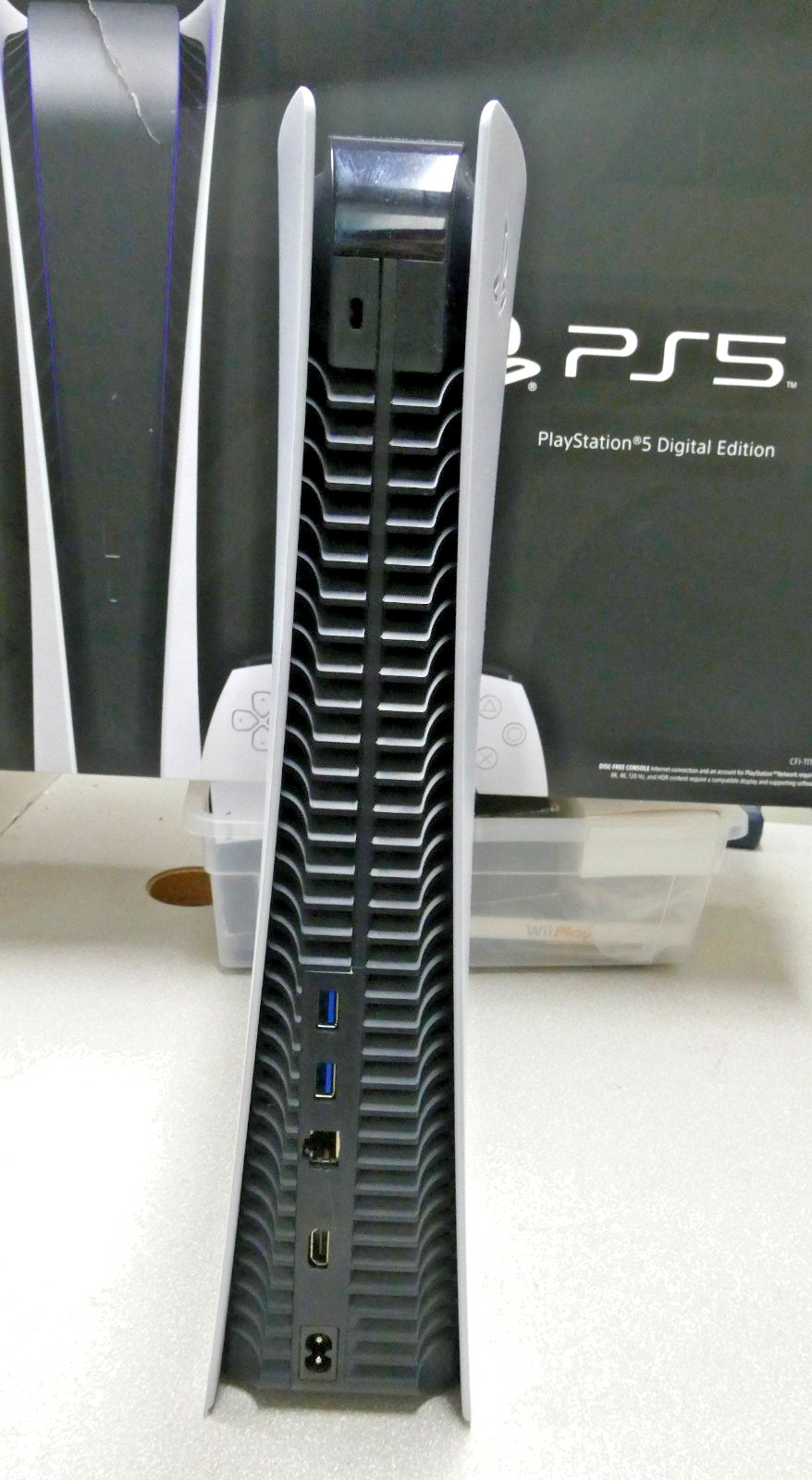 Sony PS5 Digital Edition Console – 825 Gb & Sony CFI-Y1001 – Remote Player