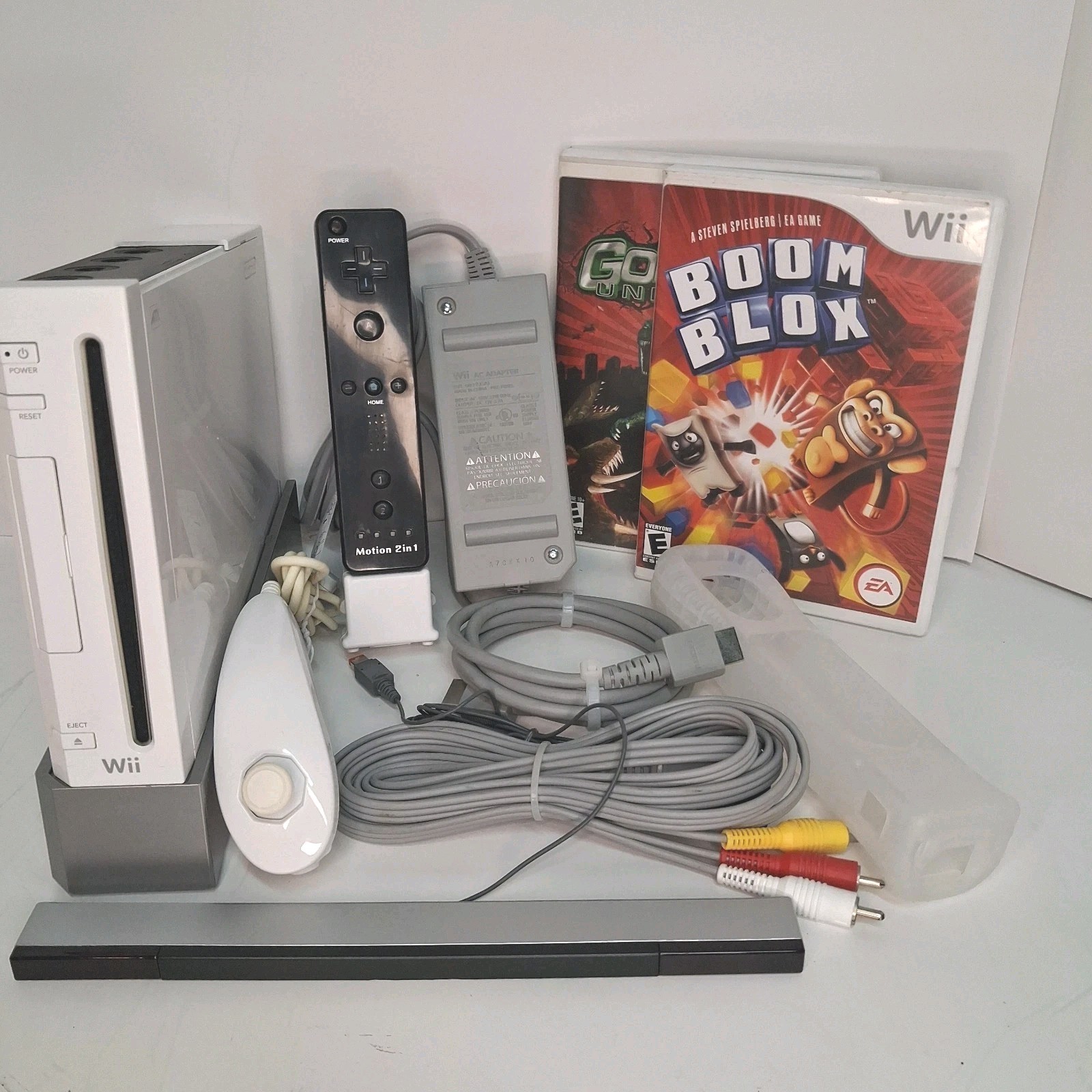 Nintendo Wii RVL-001 (USA) White Console, 2 Games And More….