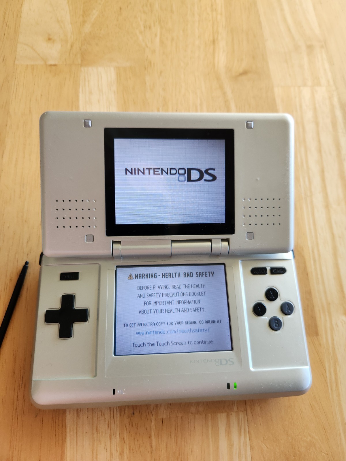 Original Nintendo DS NTR-001 Console/Stylus/Charger Nice Shell