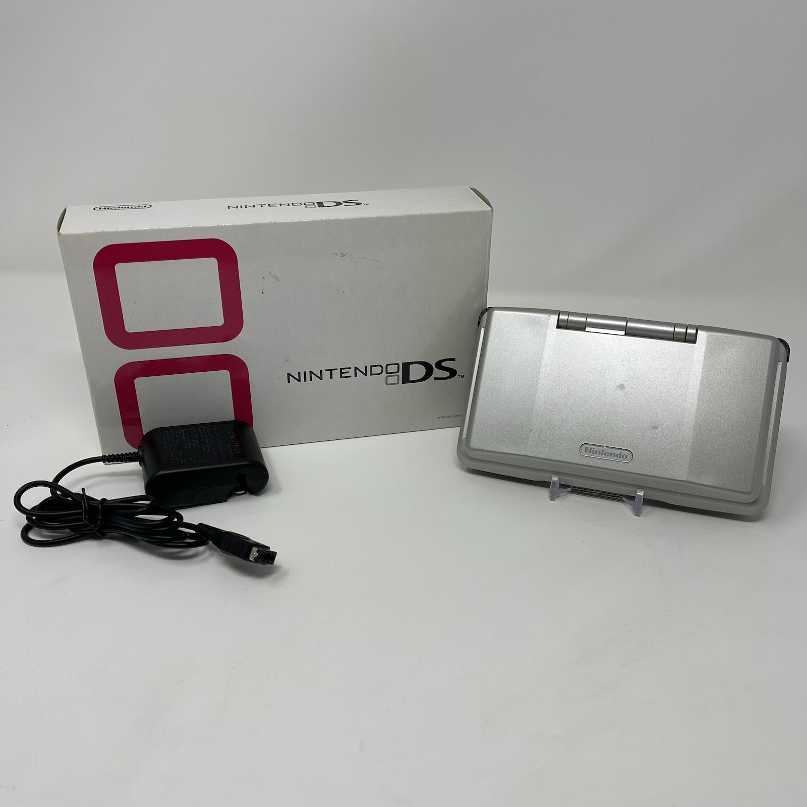Silver Nintendo DS Original – (NTR-001 ) w/ Box – Good Condition – Japanese