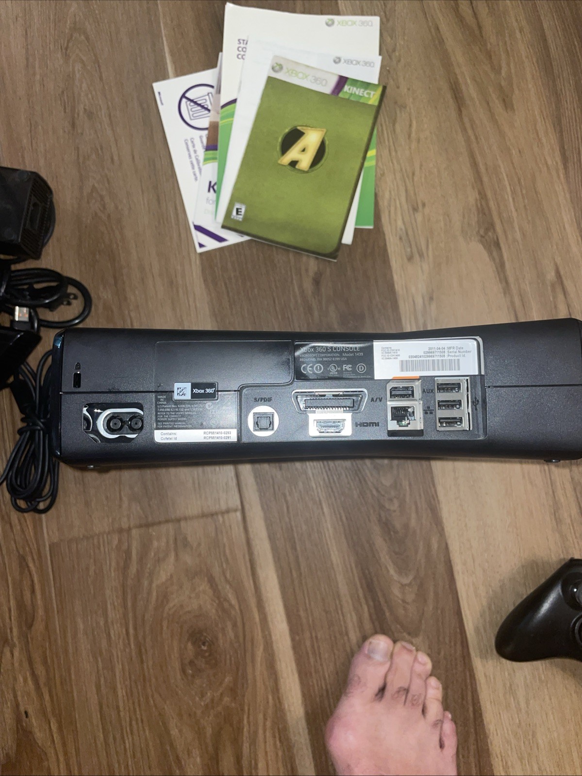 Xbox 360 Slim 250GB Bundle – Kinect Controller & 2 Controllers