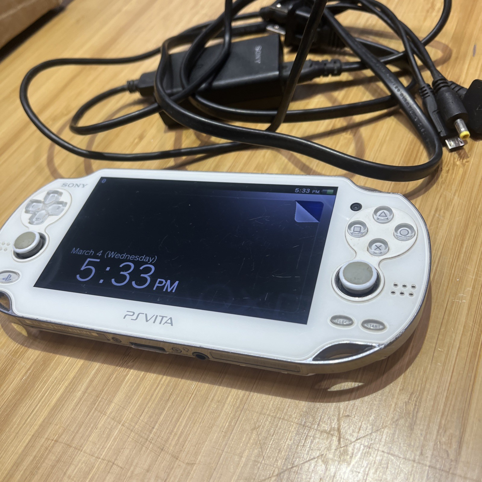 Sony PS Vita Pch 1001 White No Memory Card Working
