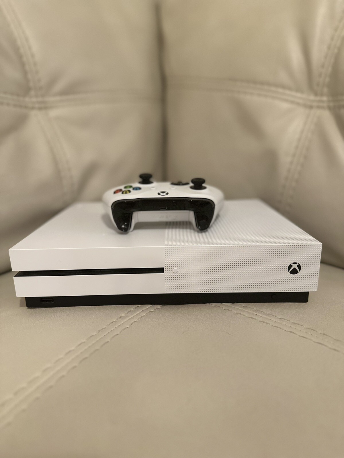 Microsoft Xbox One S Minecraft Favorites Bundle 500GB Game Console – White