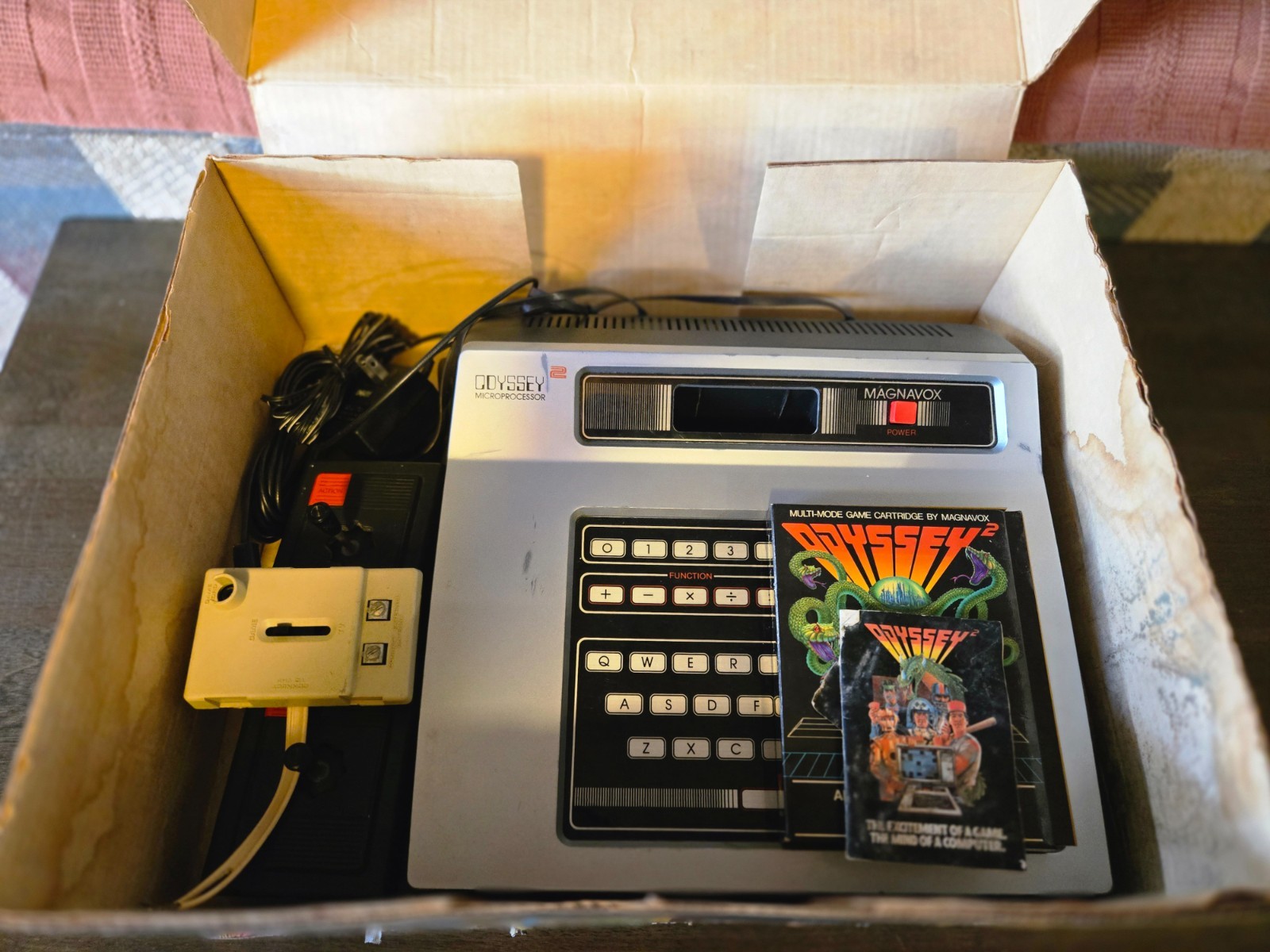 Vintage Magnavox Odyssey 2 Video Game Console + Alien Invades TESTED, Works