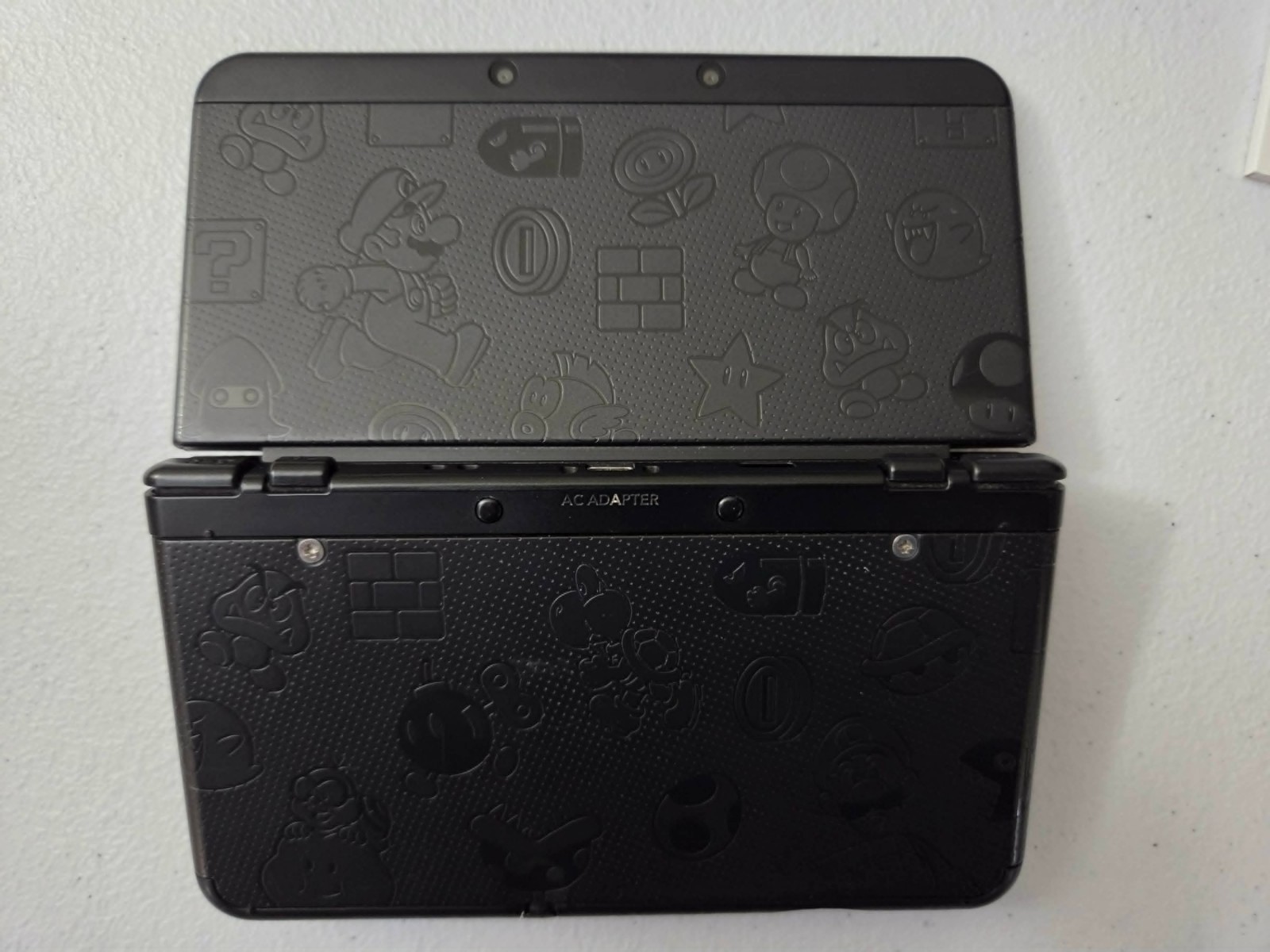Nintendo New 3DS Super Mario Black Friday Edition CIB Pokémon Y+Pokemon Red