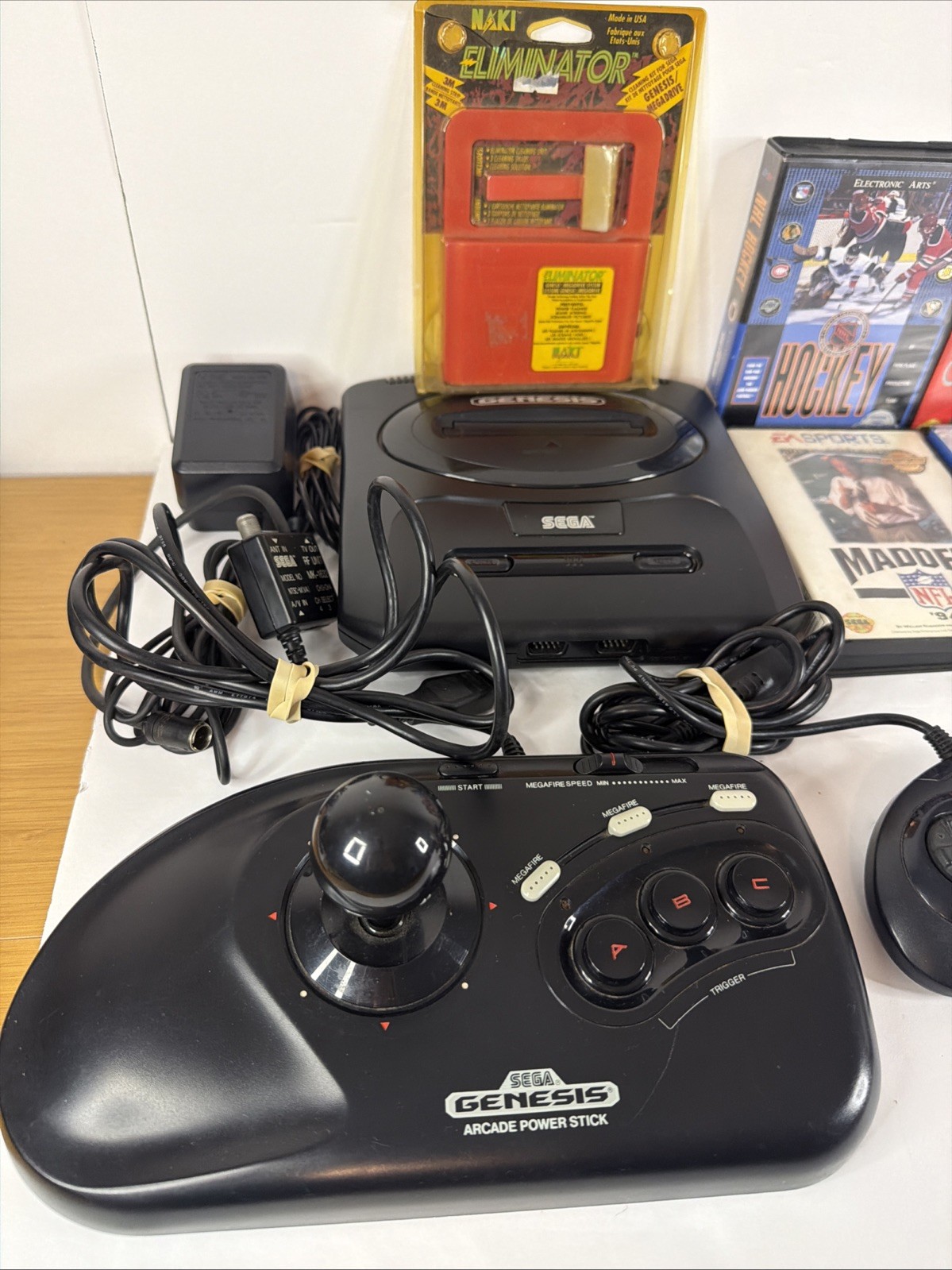 Sega Genesis Model II Bundle + 1 Arcade/1 Game Pad Cont+ 10 games & cables Naki