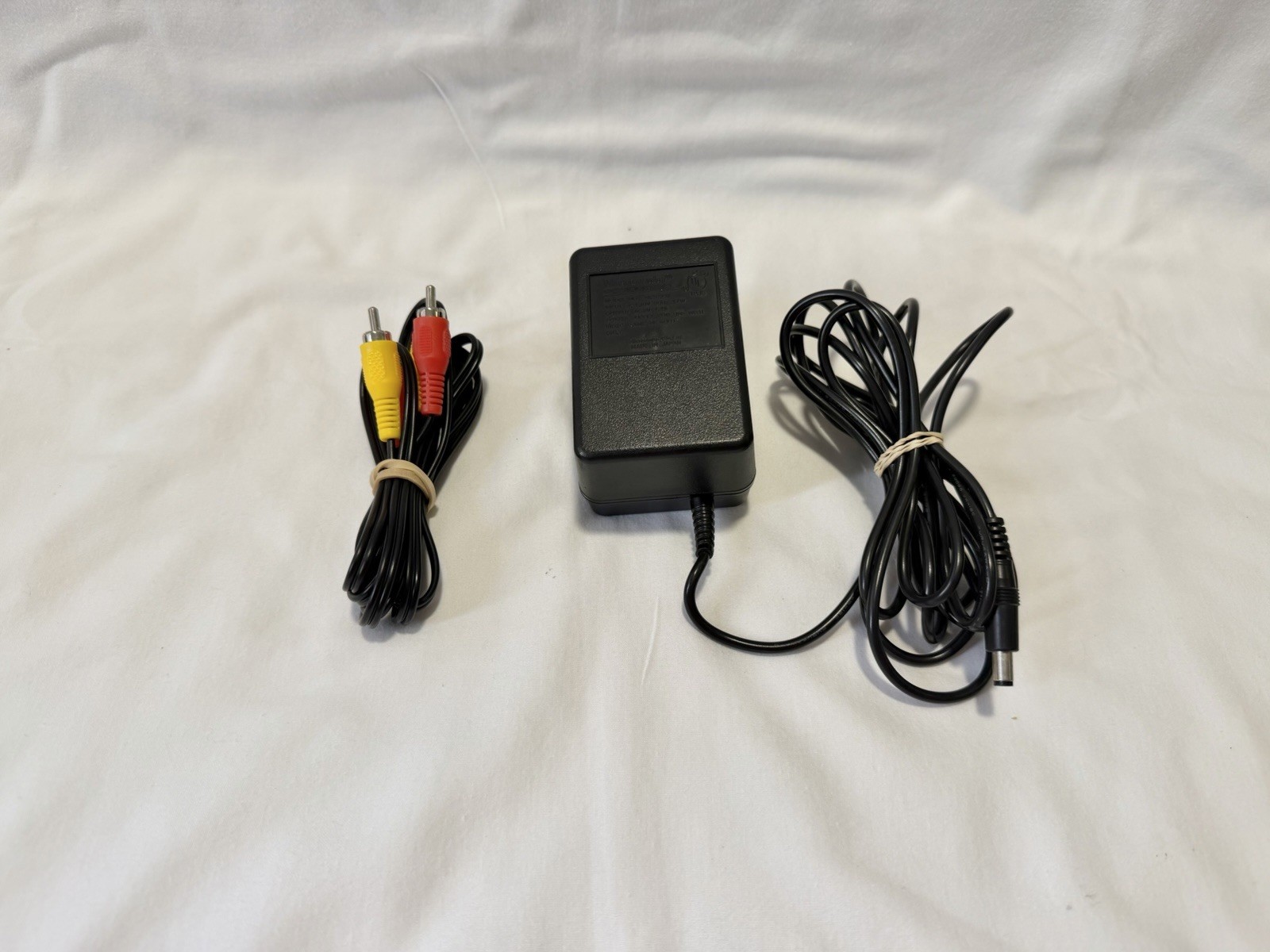 Nintendo NES Console Bundle Mario Duck Hunt Zapper Controllers Cables Manuals