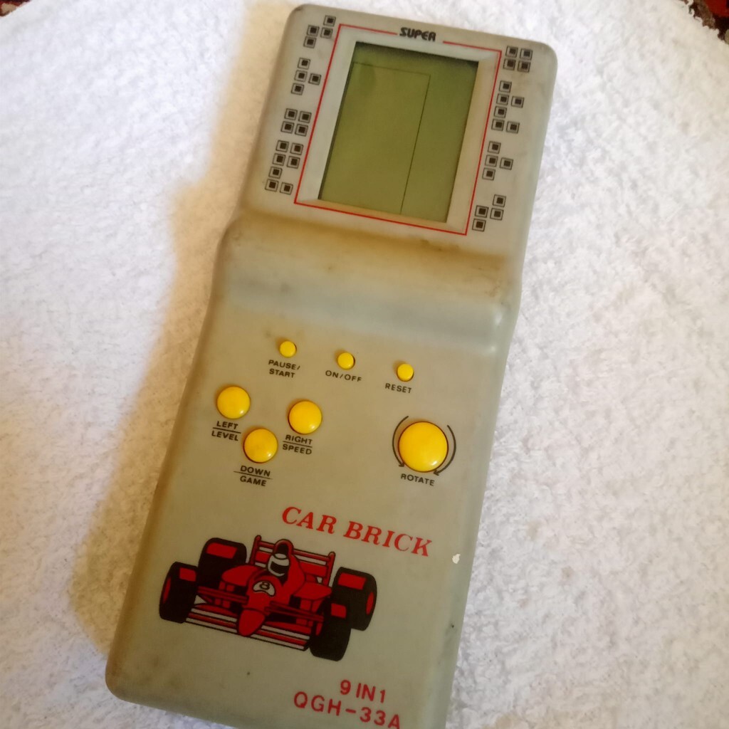 REAL VINTAGE SUPER CAR BRICK 9 IN 1 PORTABLE VIDEO GAME