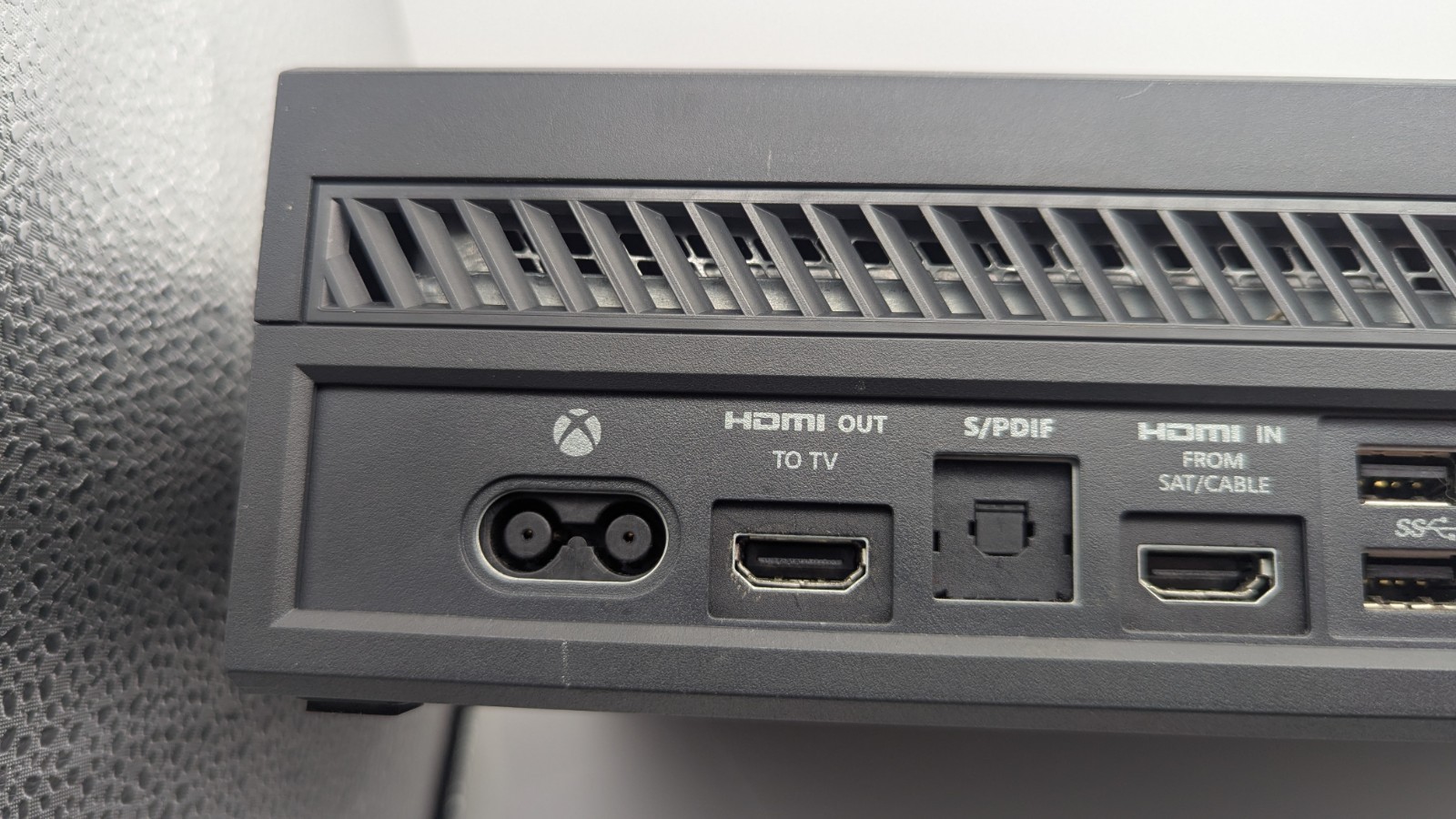 Microsoft Xbox One 1TB Home Console Halo SPECIAL Edition – FOR PARTS ONLY
