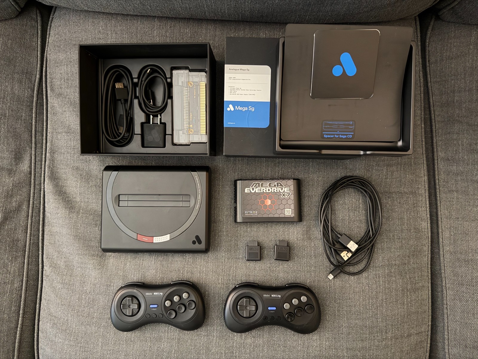 Analogue Mega Sg – 100% COMPLETE, 2 CONTROLLERS, EVERDRIVE, CLEAN!!!