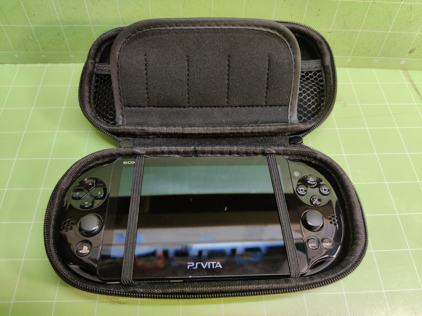SONY PS Vita PCH-2001 Slim Black Wi-Fi- LCD -FW:3.65 -TESTED – WORKING –