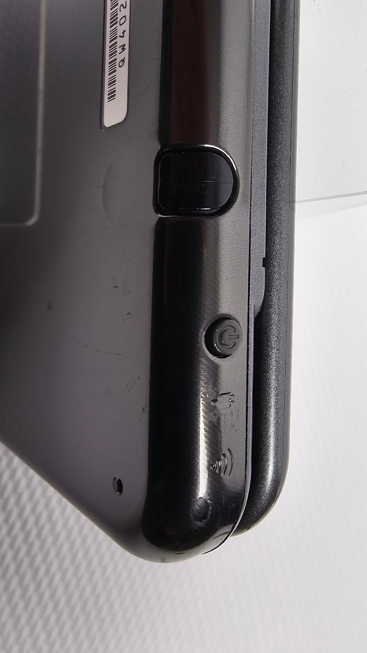 New Nintendo 3DS XL System Black NTSC-U/C (US/Canada) RED-001 USED w/ Charger