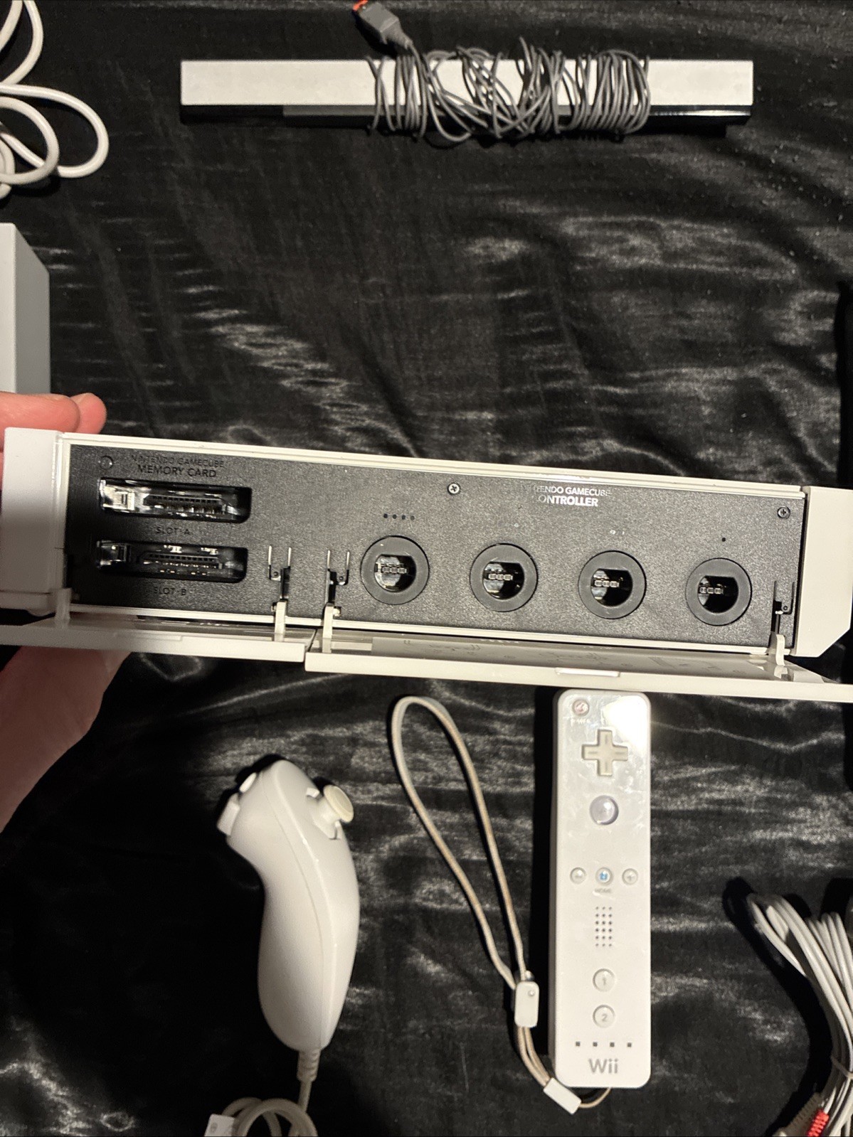 GameCube Compatible Nintendo Wii Console w/ Cords Controller & Nunchuck Tested