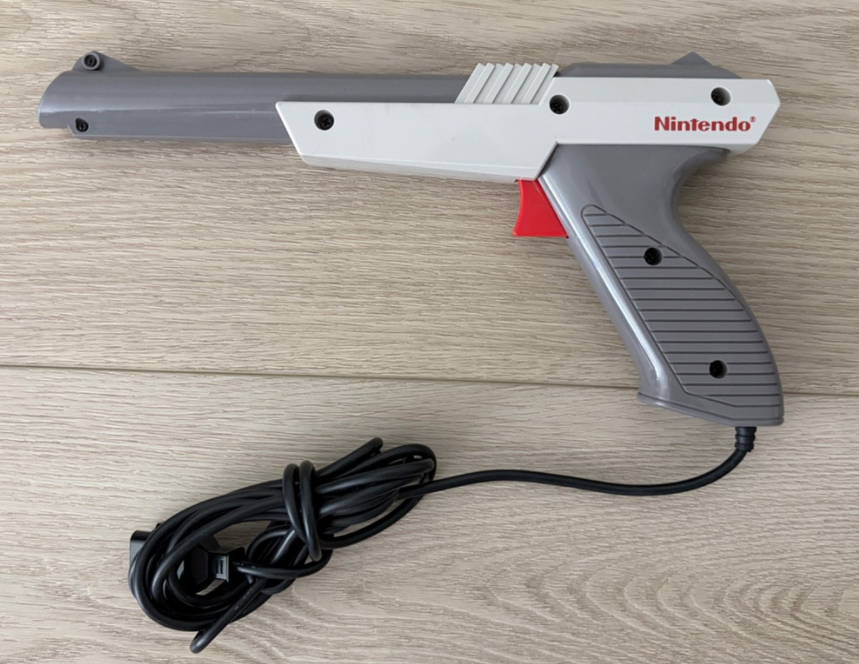 Nintendo NES Complete Console 2 Controls w/ Gun 4 Games Mario Track Field Tested