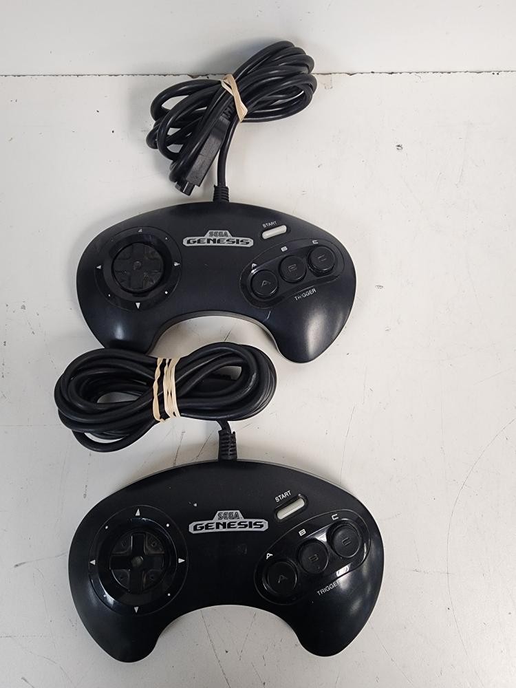 SEGA GENESIS 3 + 4 CONTROLLERS (P24031700)