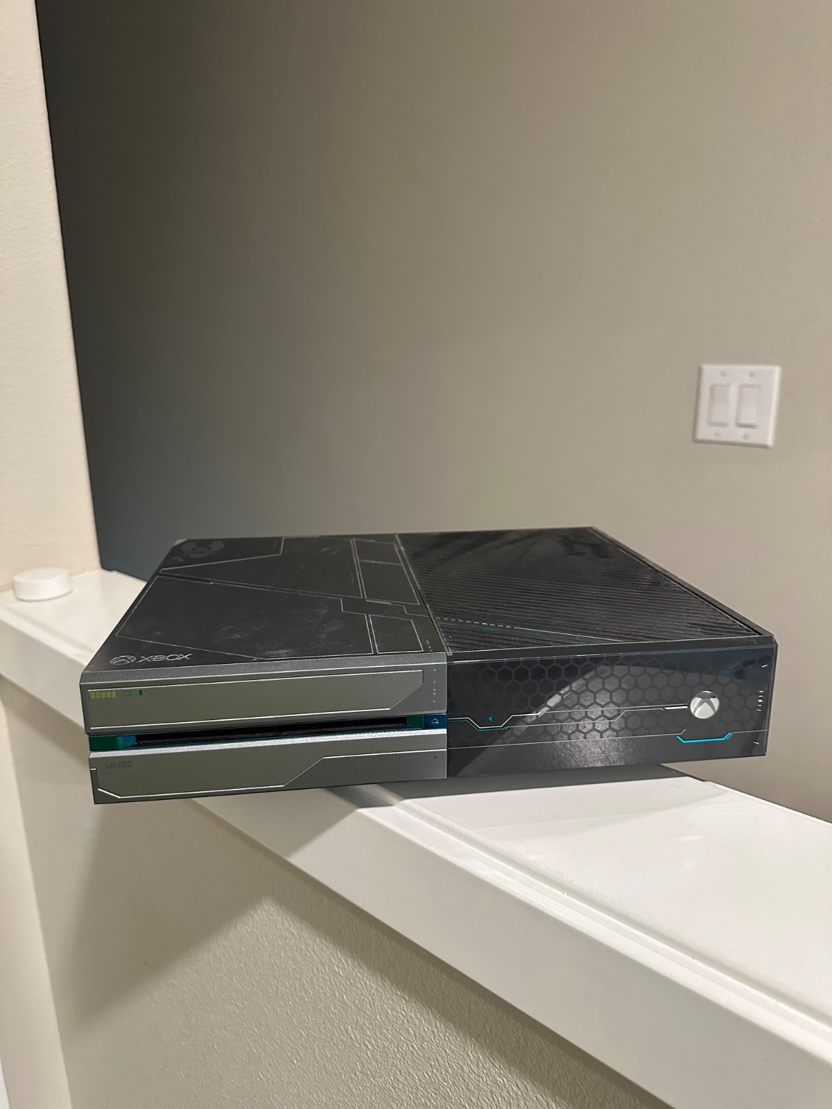 Xbox One Halo 5: Guardians Limited Edition Black & Silver Console w Cables