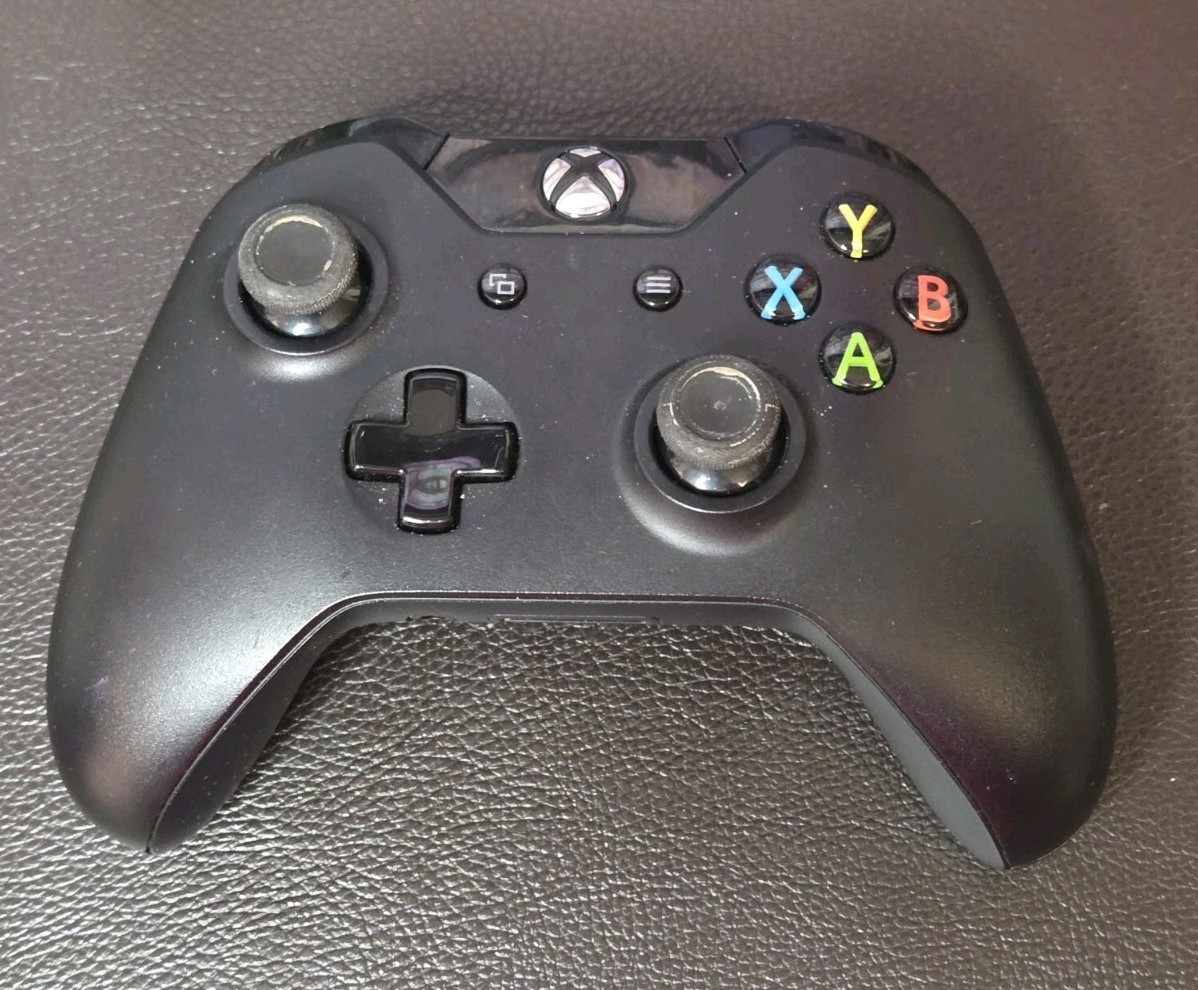 Microsoft Xbox One 500GB Bundle. 12 Games Charger Controller Model 1540 – Tested
